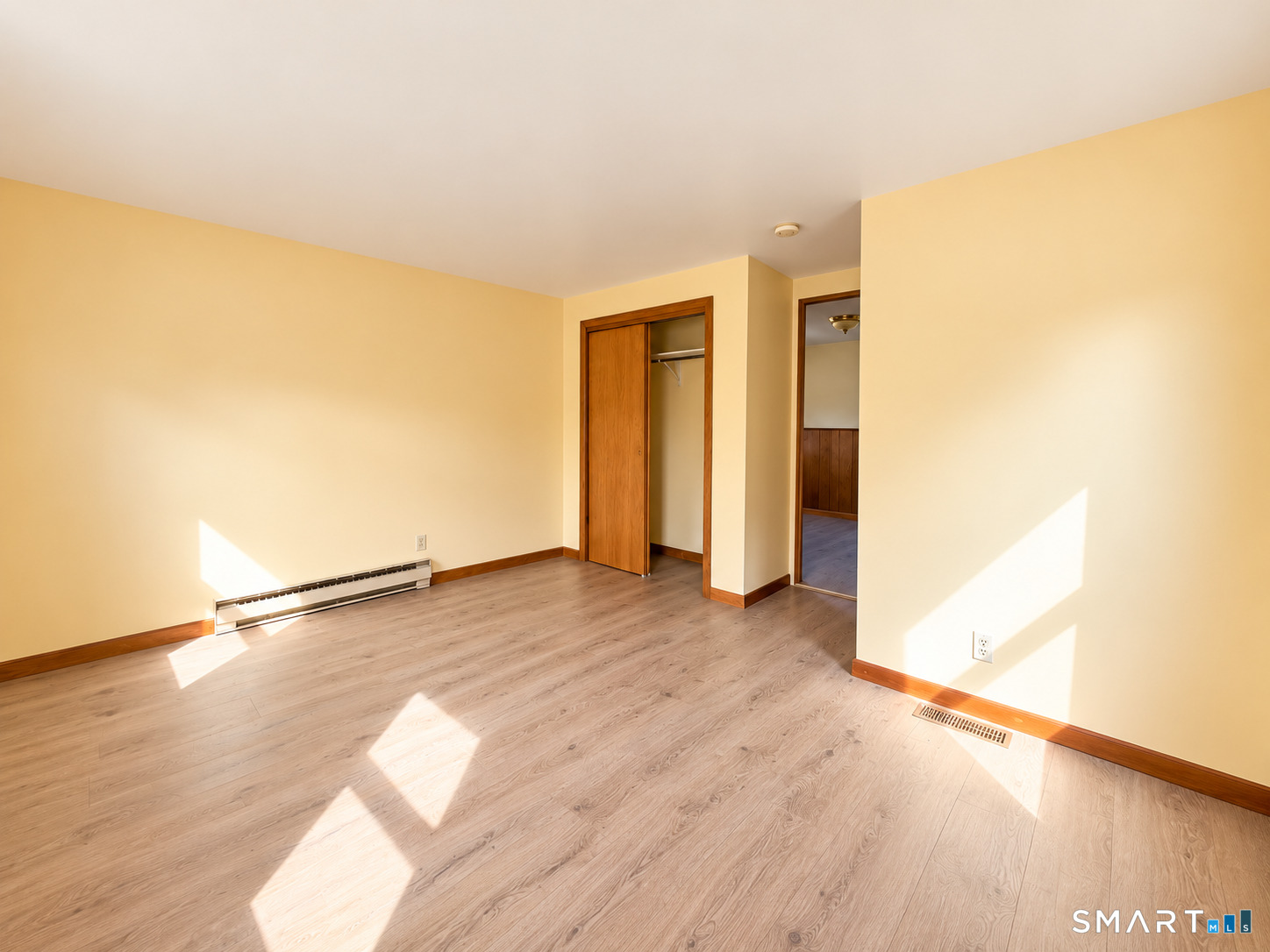 1 Lois Avenue photo 16