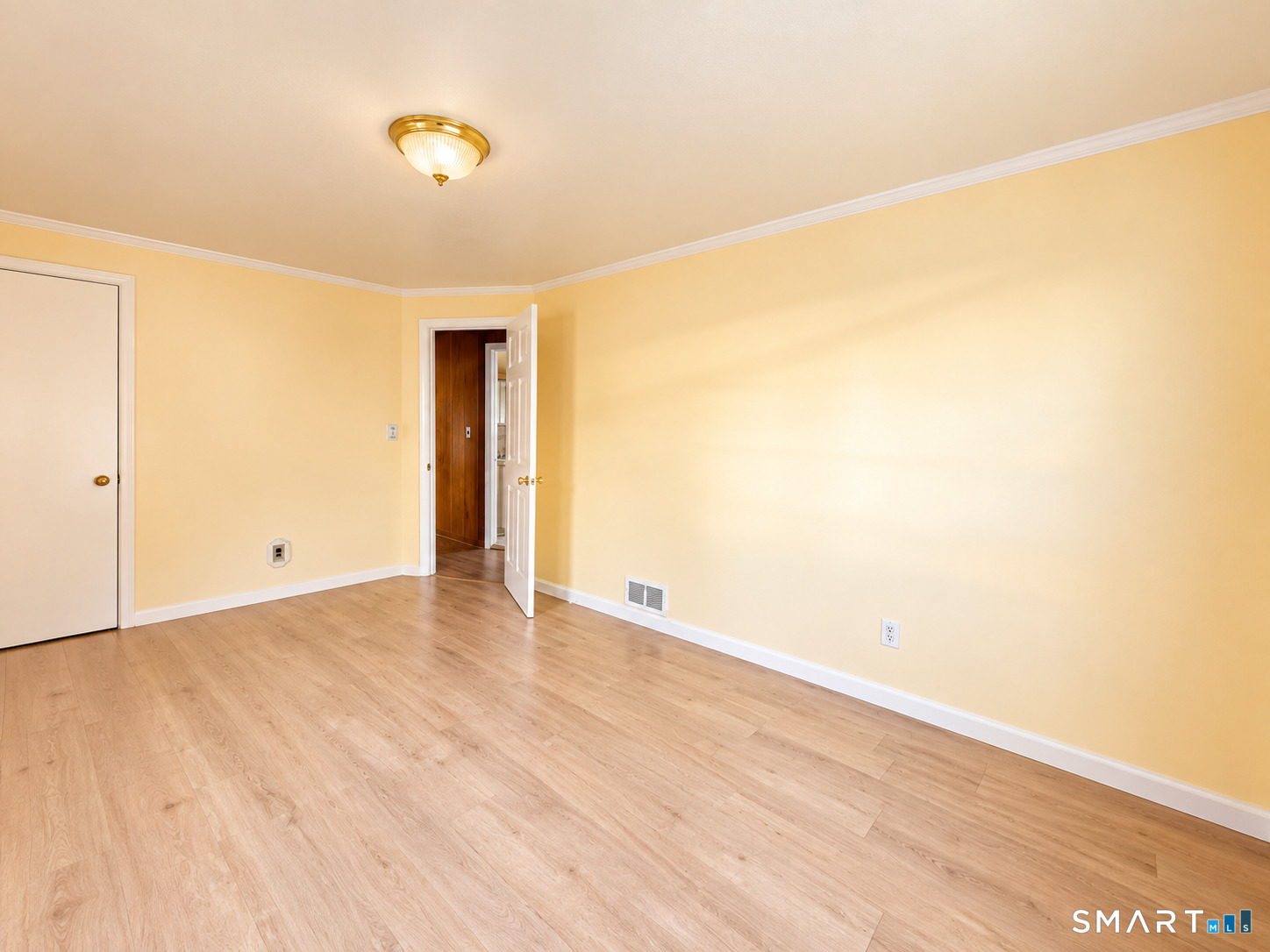 1 Lois Avenue photo 17
