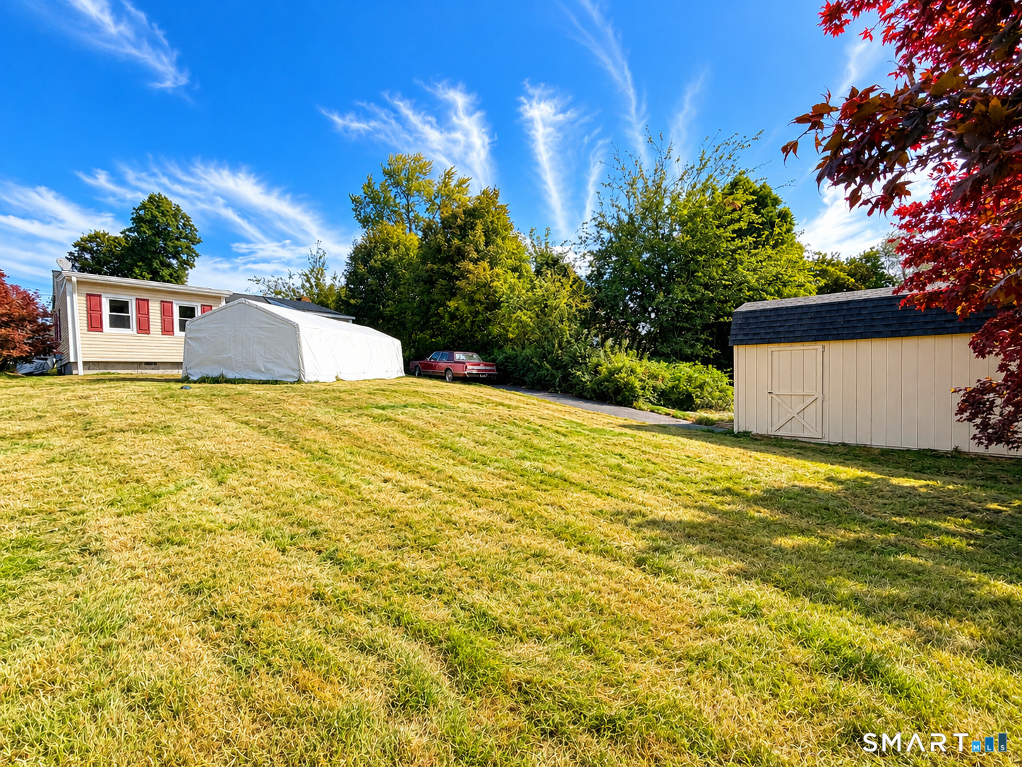 1 Lois Avenue photo 24