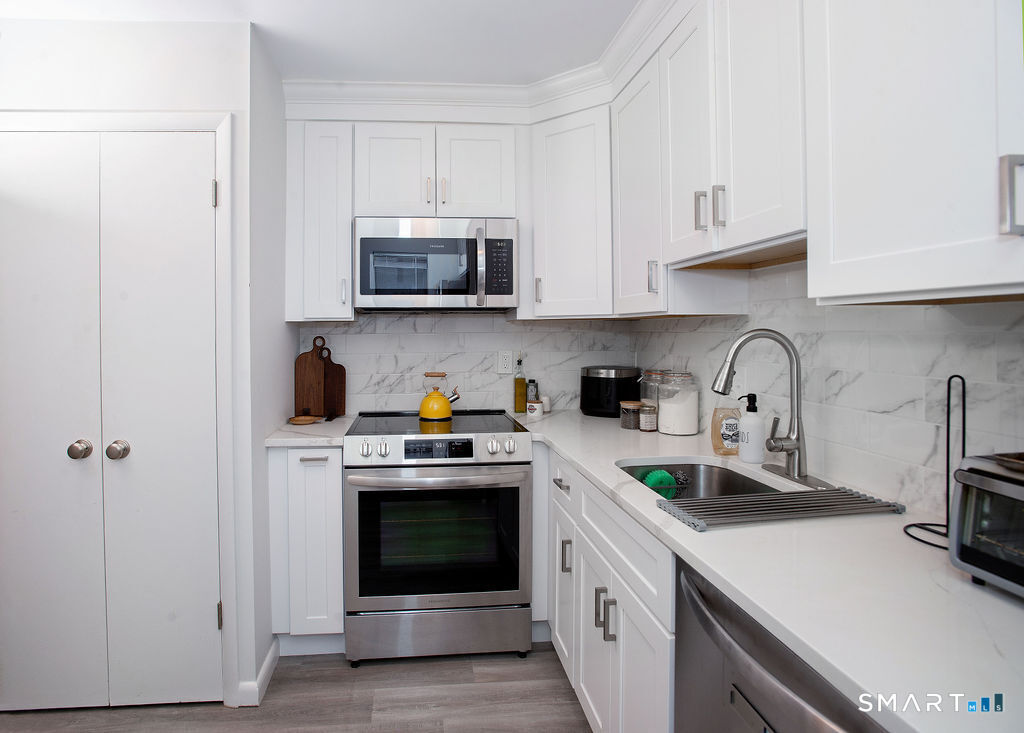 2437 Bedford Street Unit #C18 photo 11