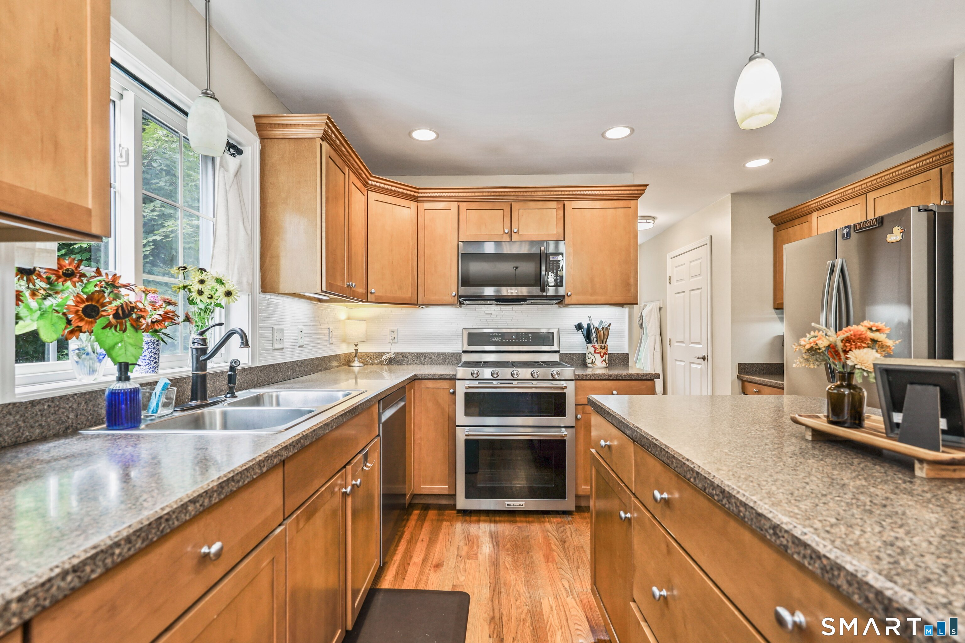 53 Howard Lane photo 11