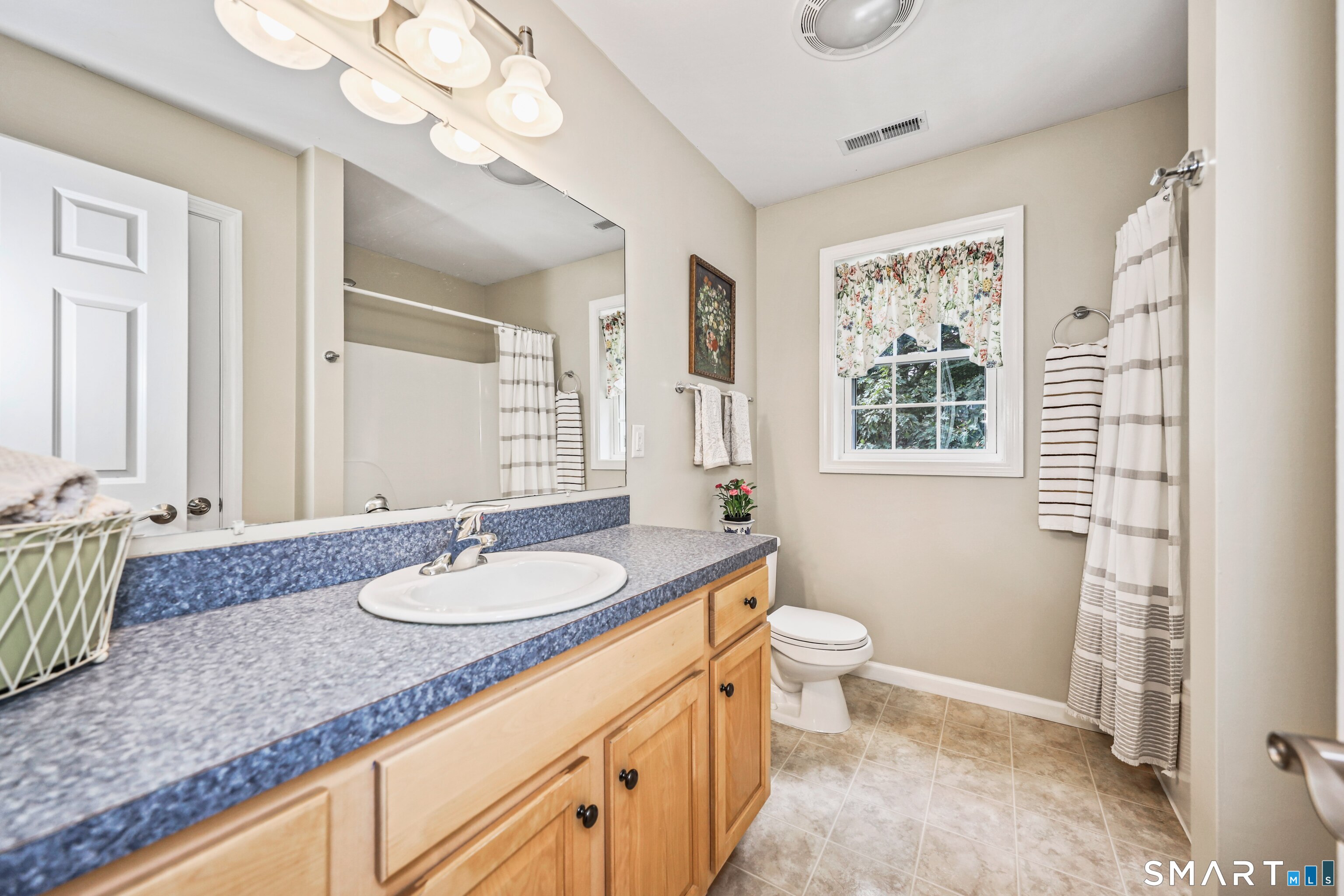 53 Howard Lane photo 22