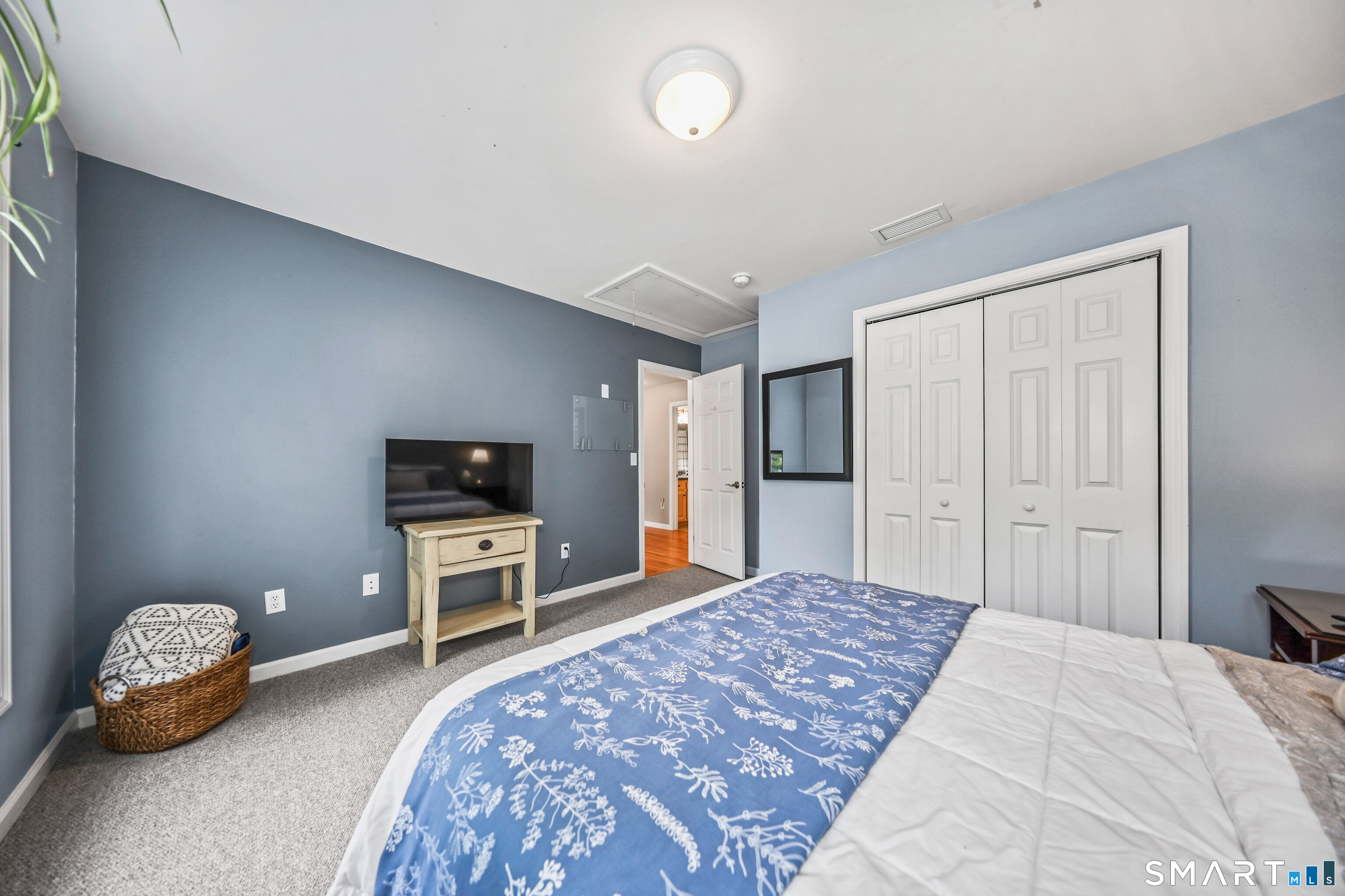 53 Howard Lane photo 24