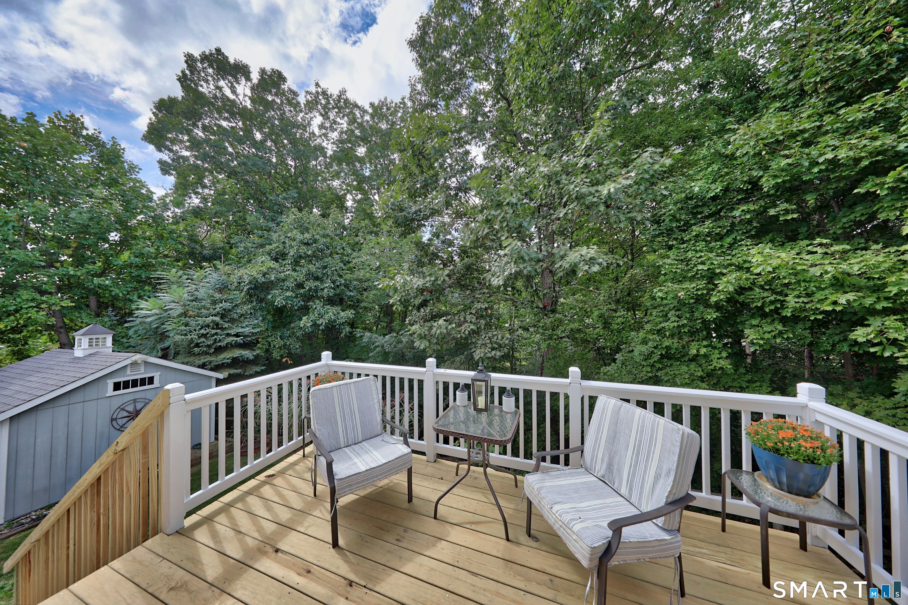 53 Howard Lane photo 34