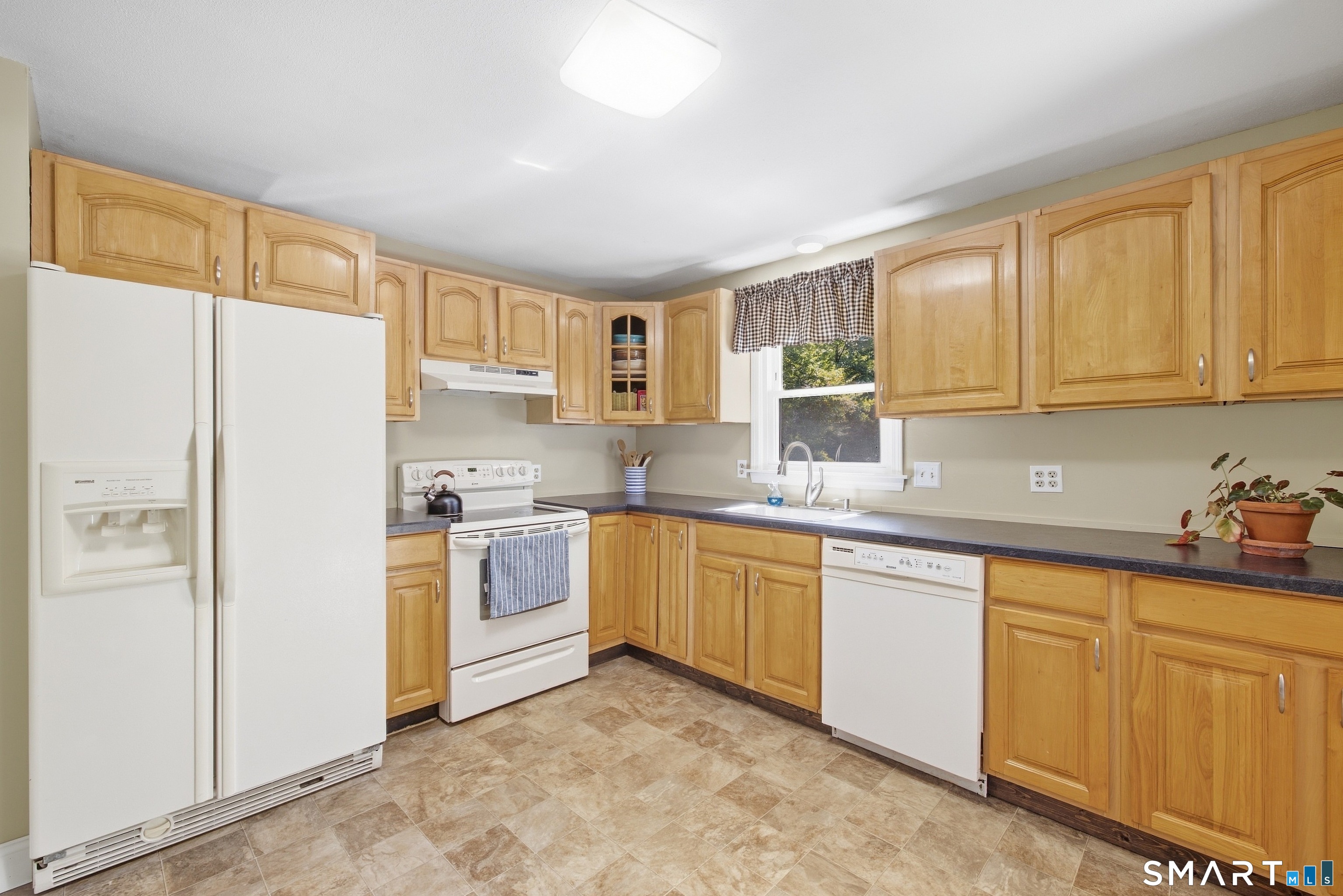 775 Overhill Drive photo 9