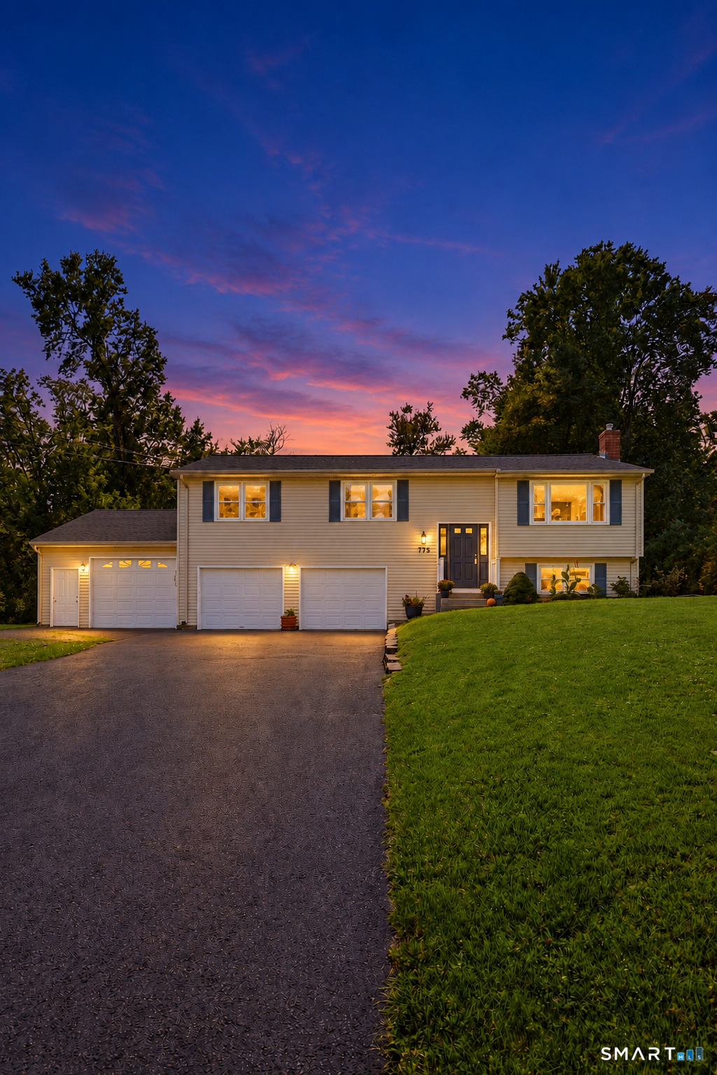 775 Overhill Drive photo 2
