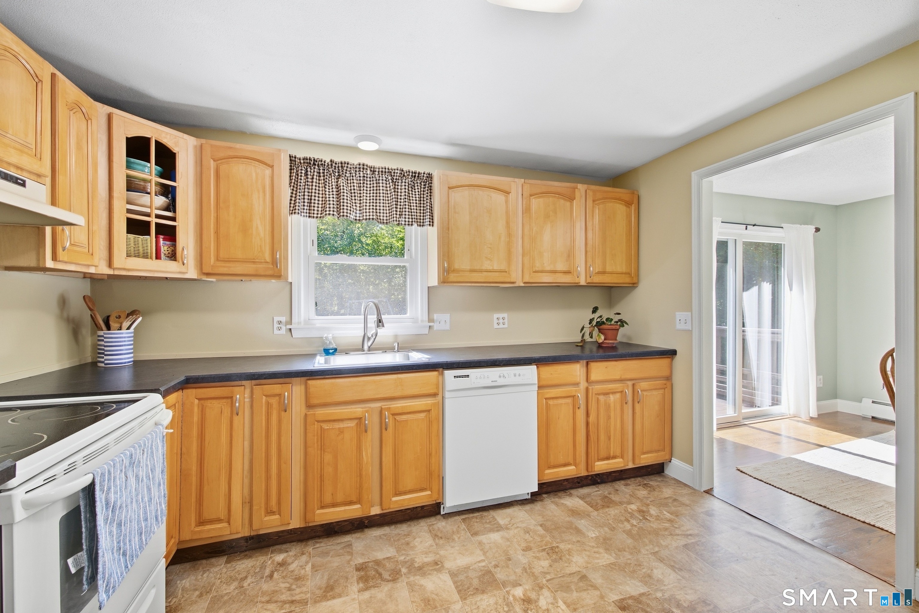 775 Overhill Drive photo 8