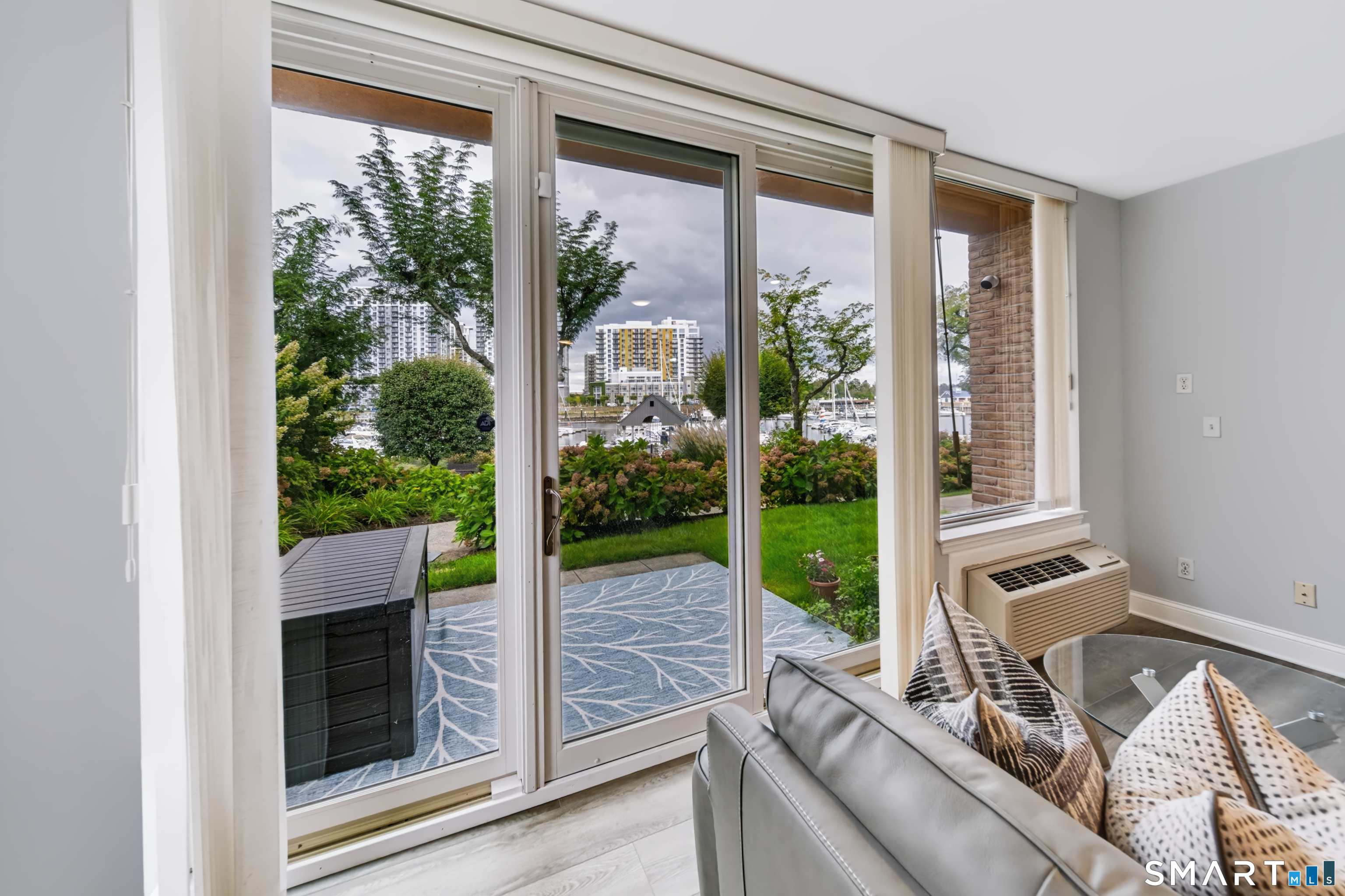 98 Southfield Avenue, Stamford, Connecticut photo 2