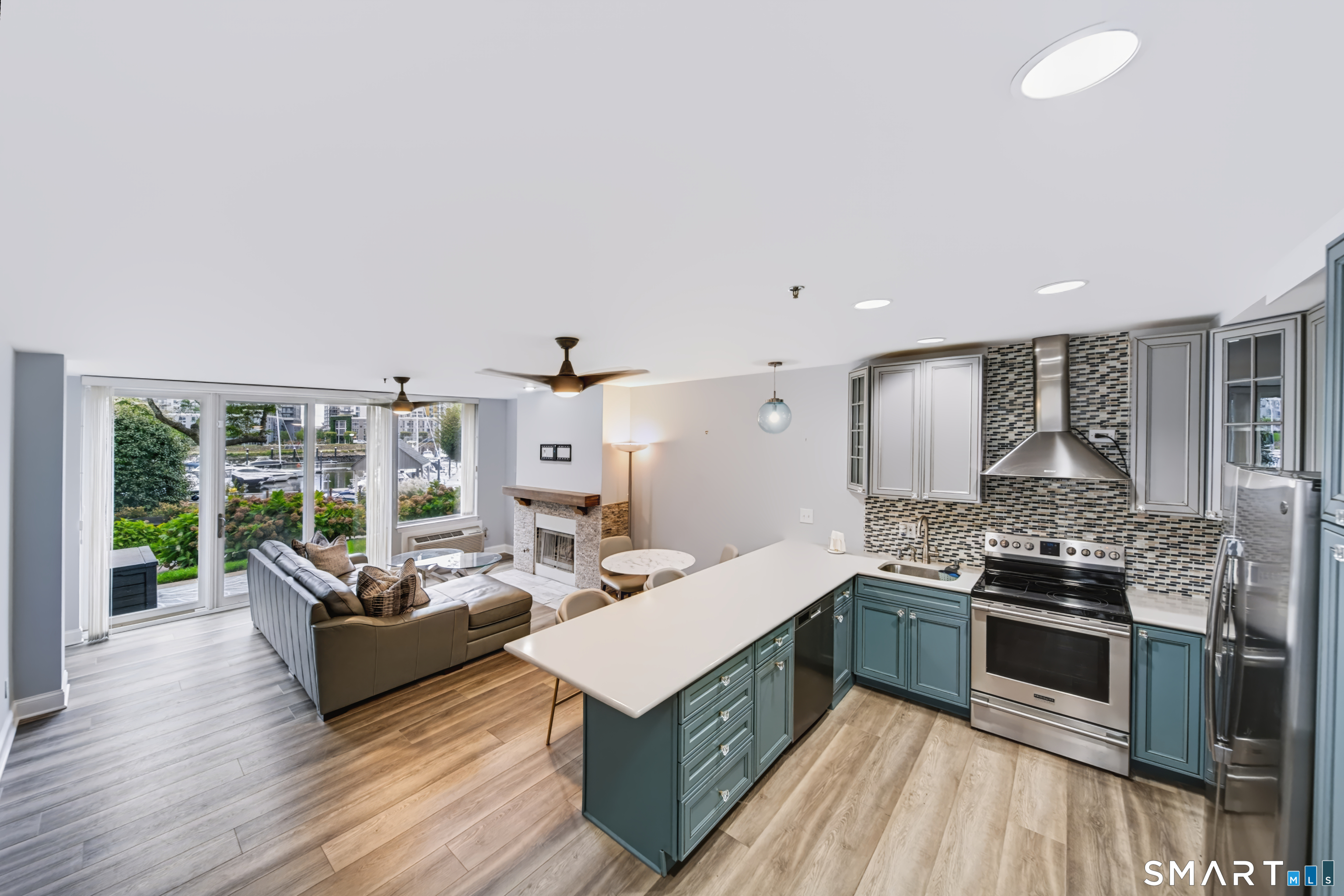 98 Southfield Avenue, Stamford, Connecticut photo 1
