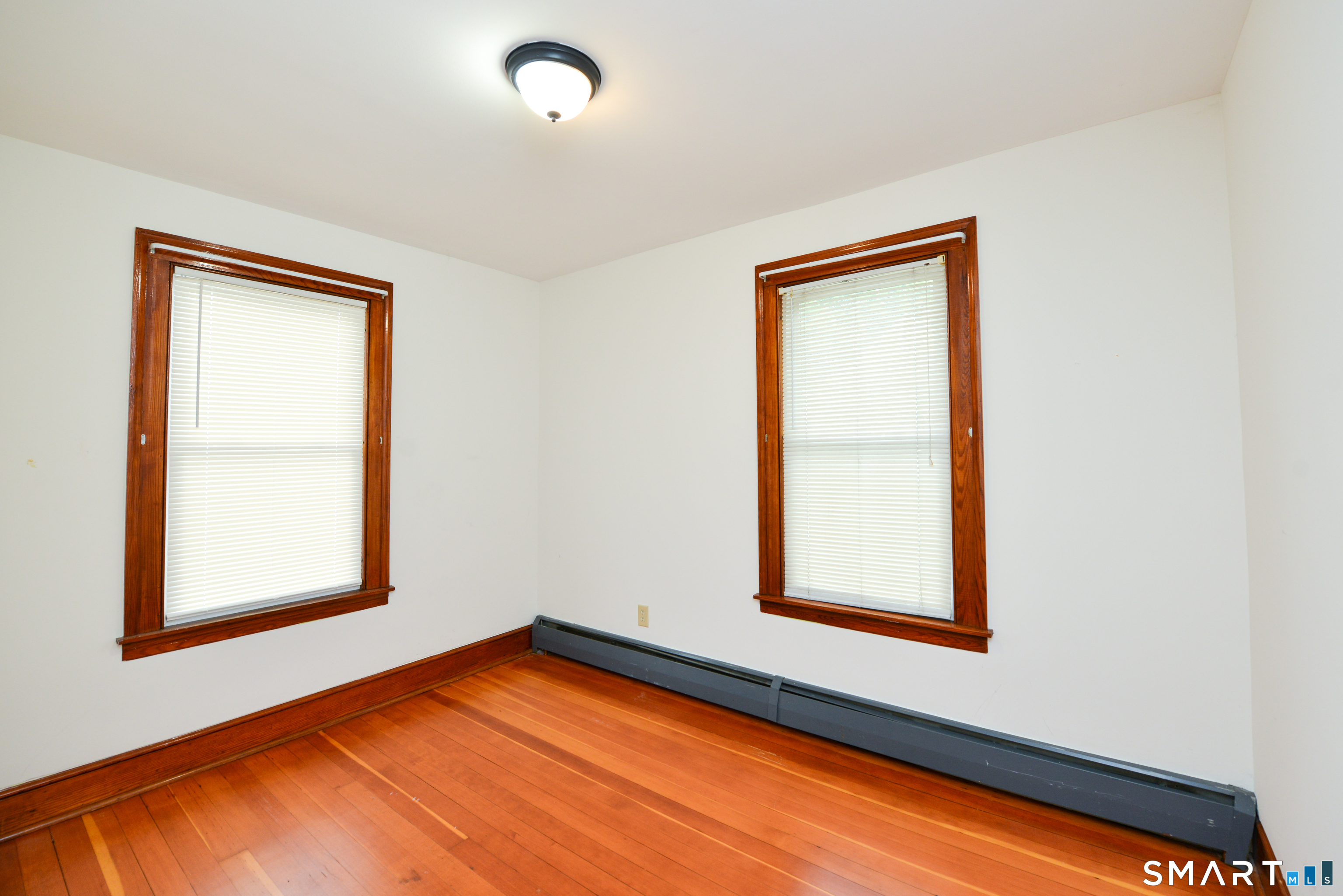 33 Zipp Avenue photo 8