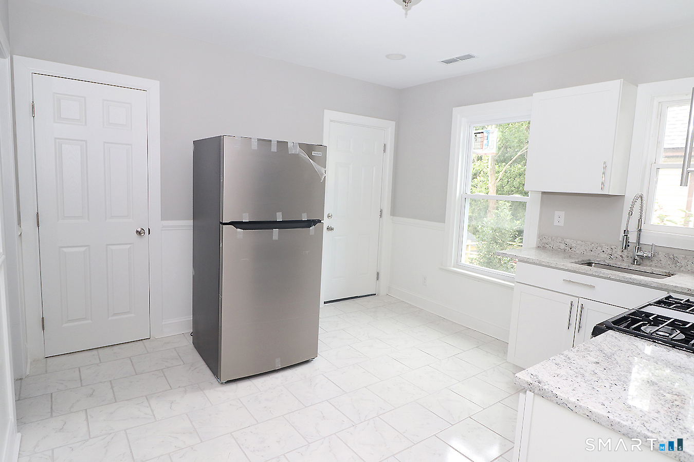 216 East Pearl Street photo 8