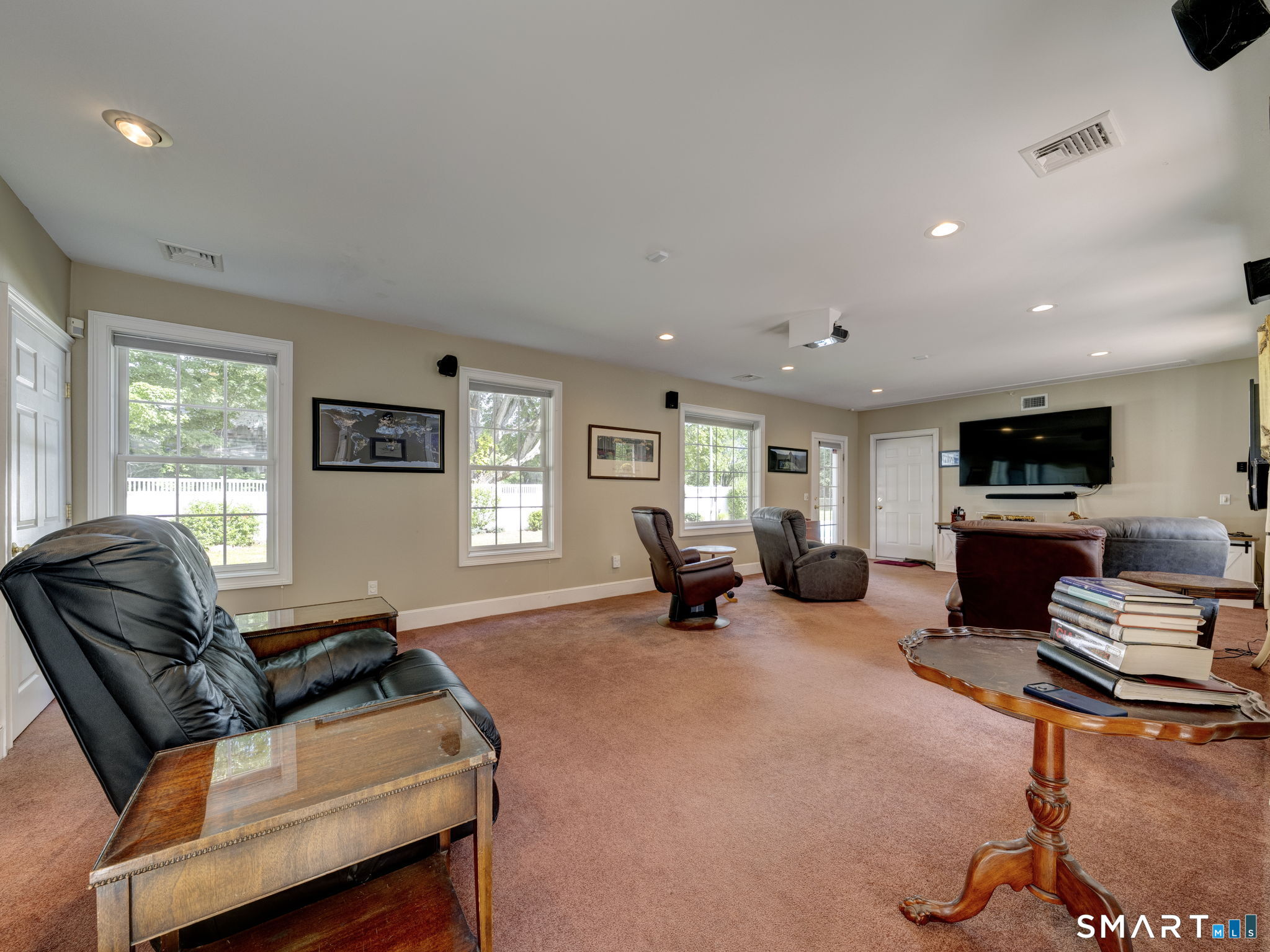 960 Main Street photo 20