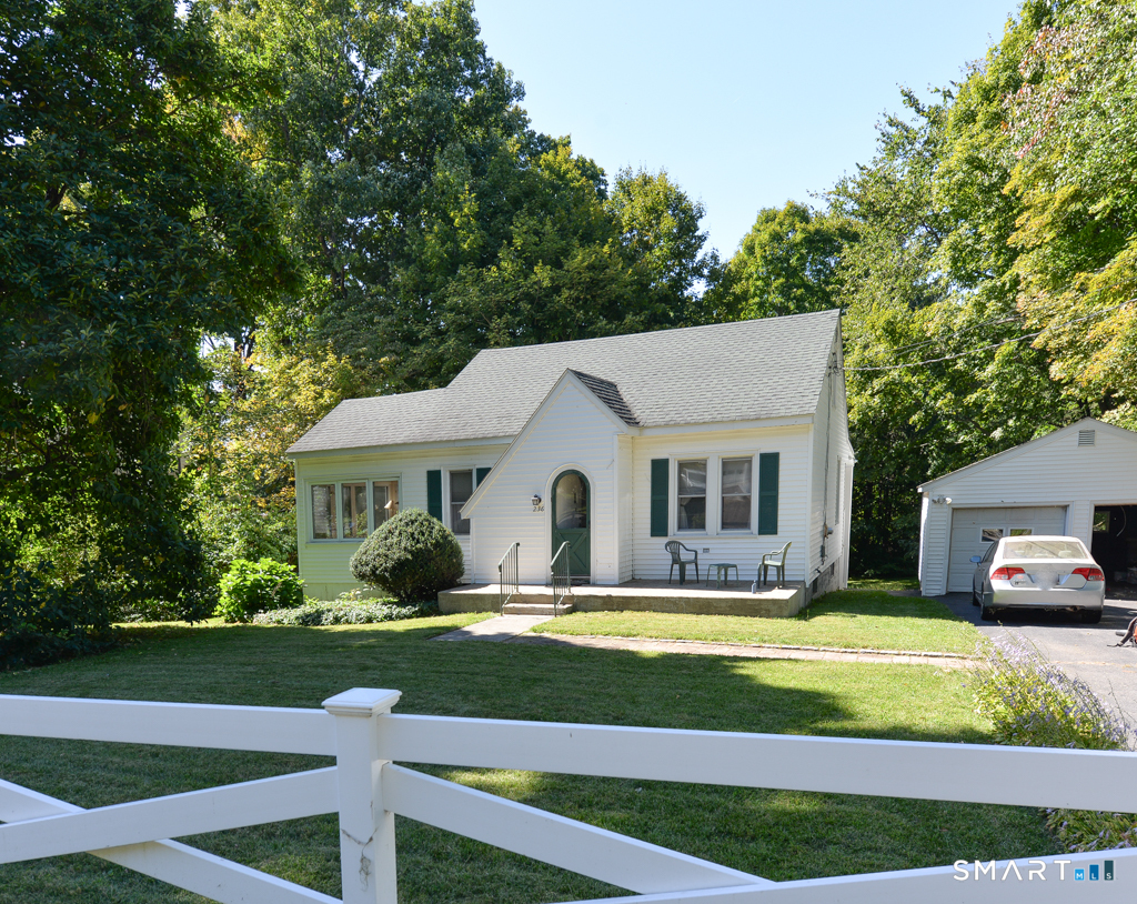 236 East Waterbury Road photo 12