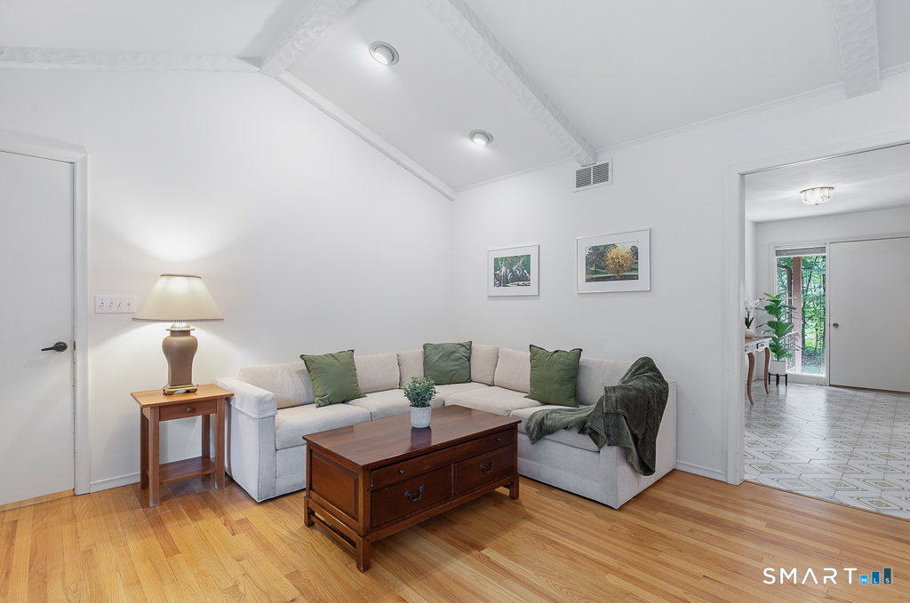 14 Mitchell Lane photo 18