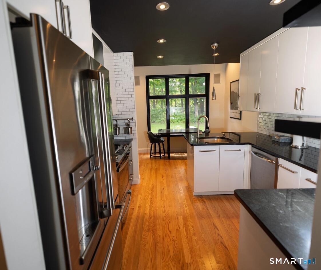 40 Riverwalk Drive photo 9