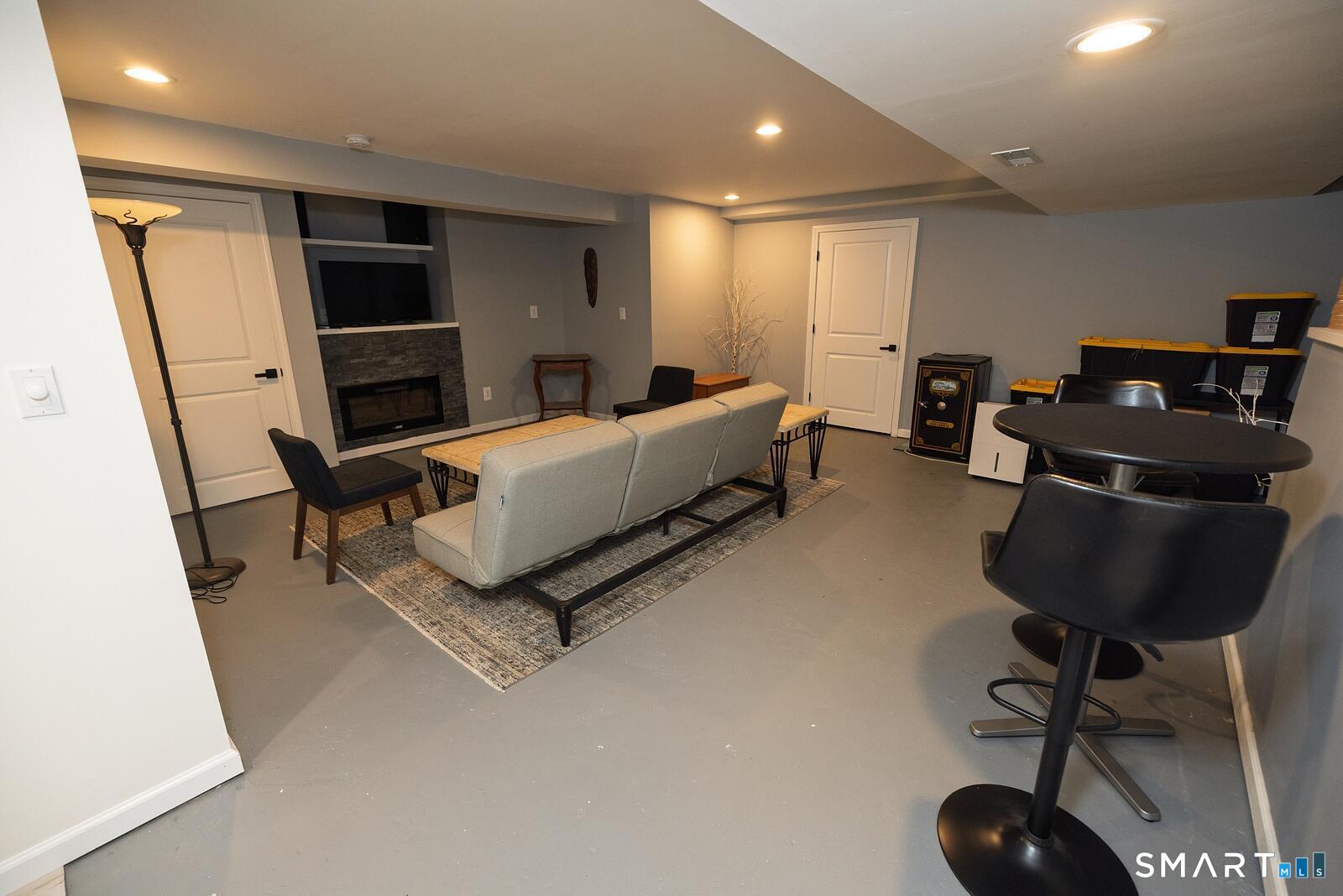 40 Riverwalk Drive photo 24