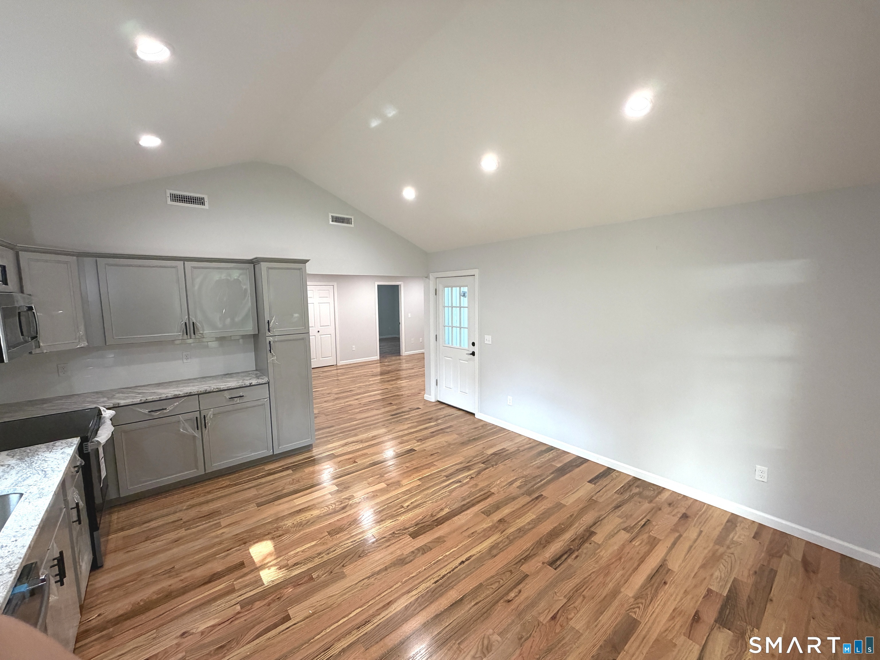 19 Topstone photo 16
