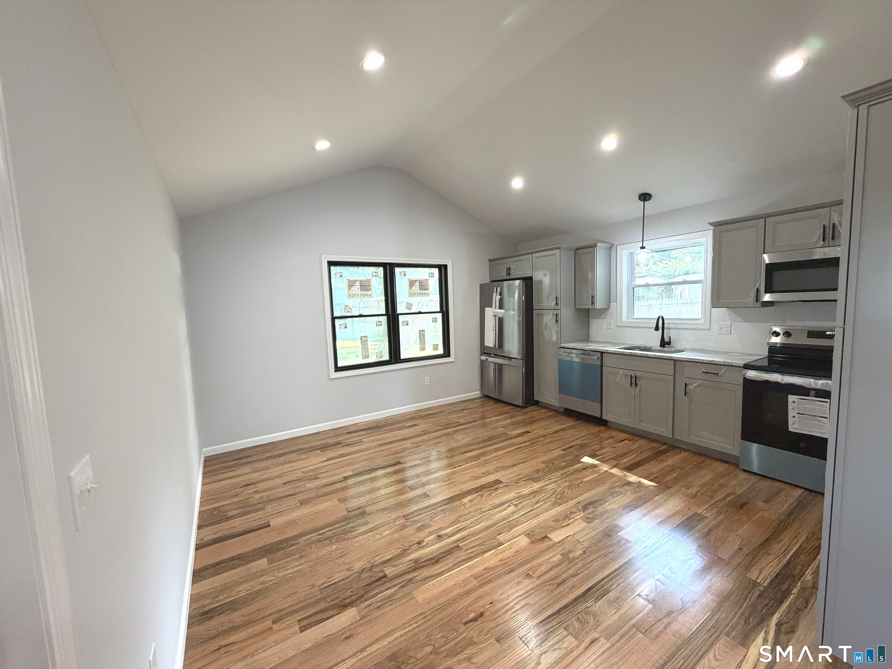 19 Topstone photo 18