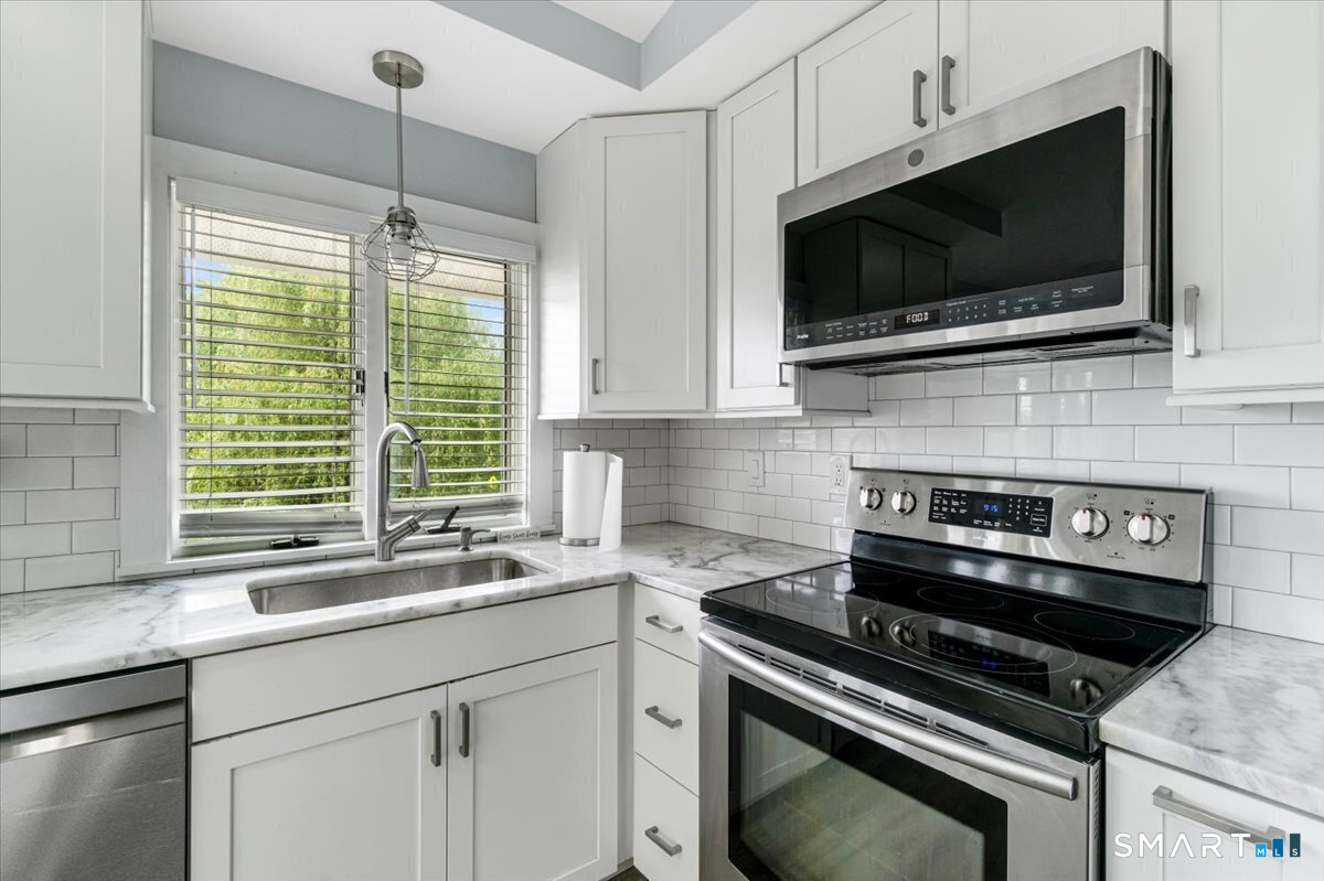 Foto 7 de Casa en renta en 4 Candlewood Birches, Brookfield, CT — $3,100/mes