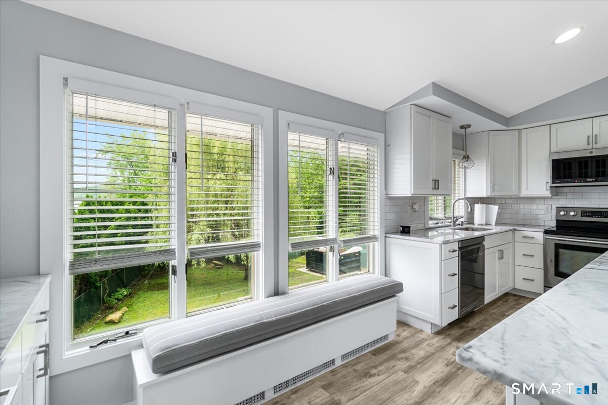 Foto 9 de Casa en renta en 4 Candlewood Birches, Brookfield, CT — $3,100/mes