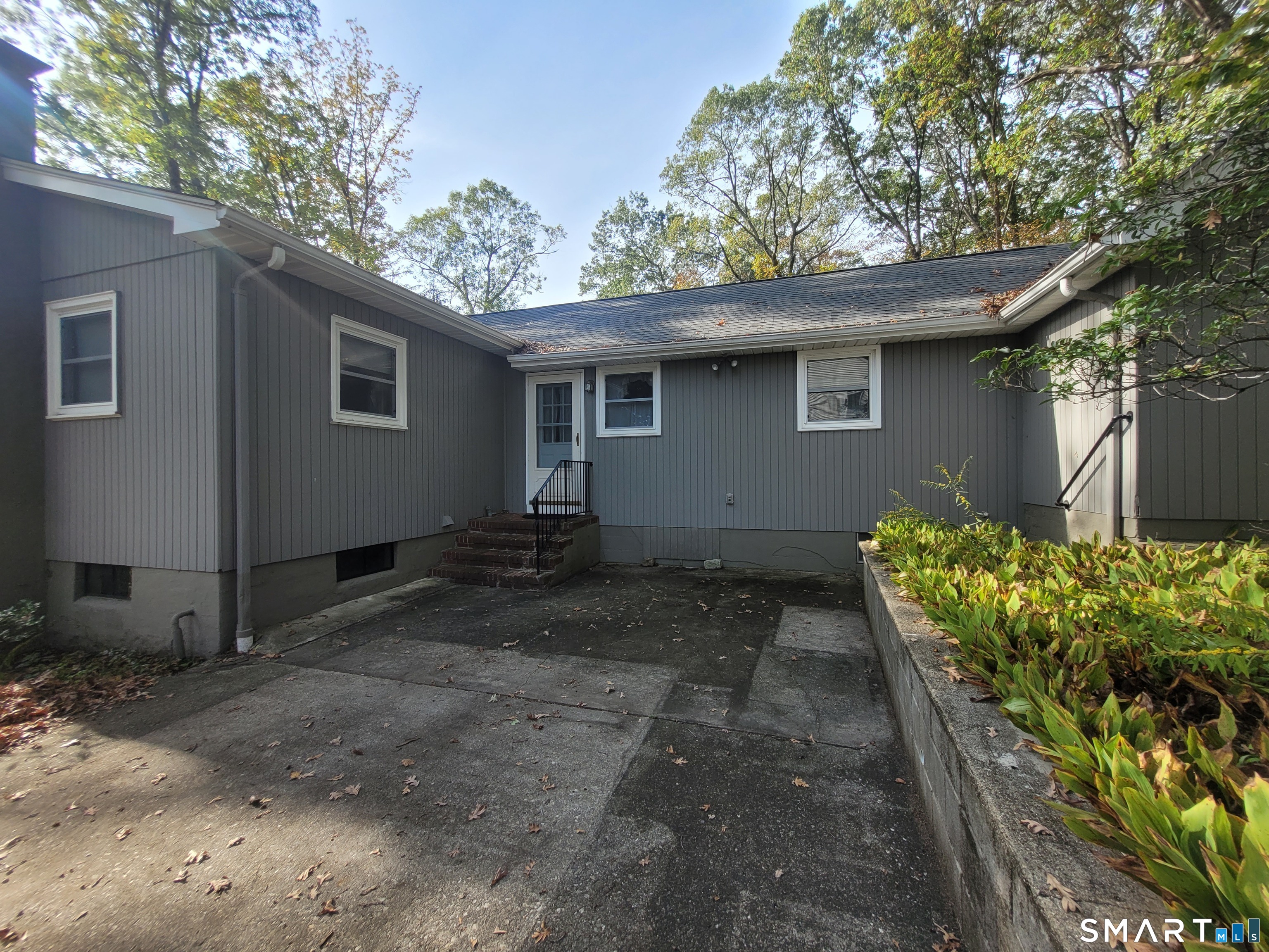 5 Laurel Drive photo 2