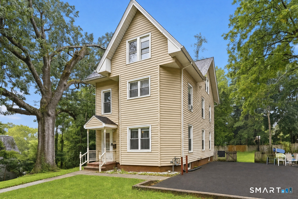 118 Reservoir Avenue