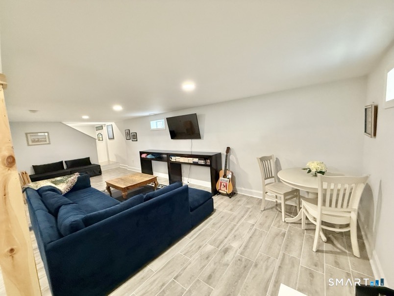 39 Edgefield Avenue photo 25