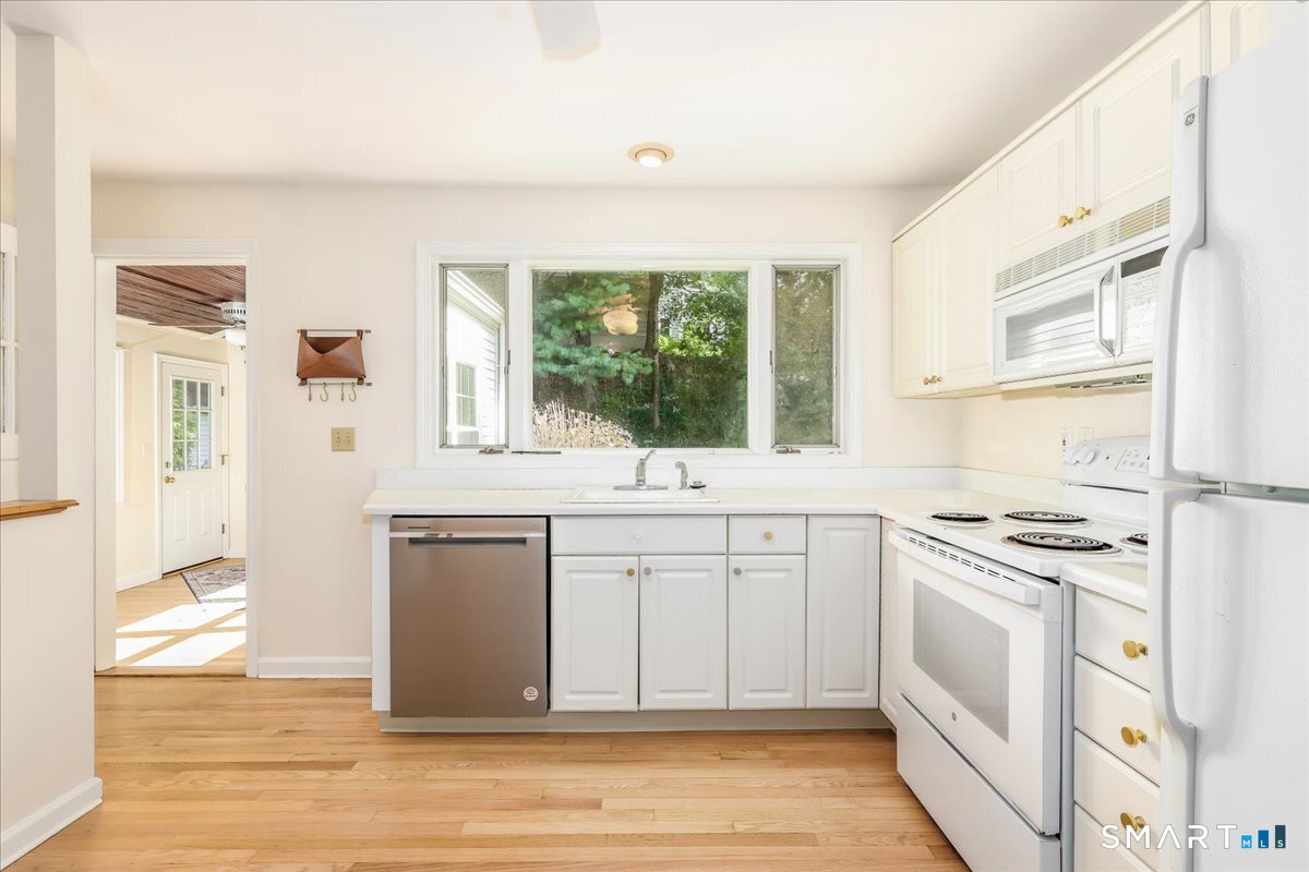 70 Benedict Avenue photo 12