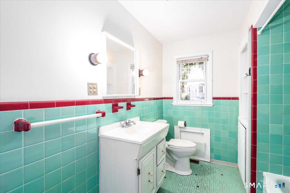 70 Benedict Avenue photo 18