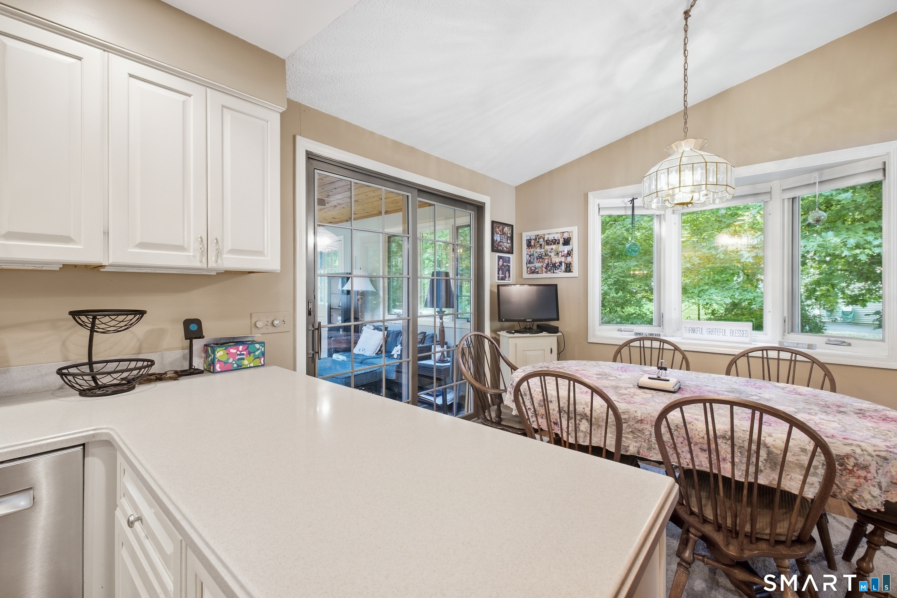19 Crestwood Drive photo 11
