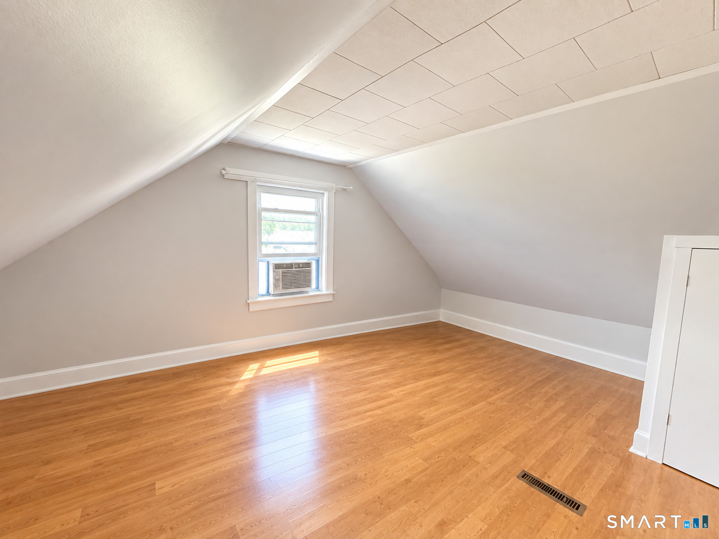 Photo 4 of Single family home for sale at 31 Damson Ln, Naugatuck, CT 06770 | MLS# 24205830 | Listing updated on 2026-10-03