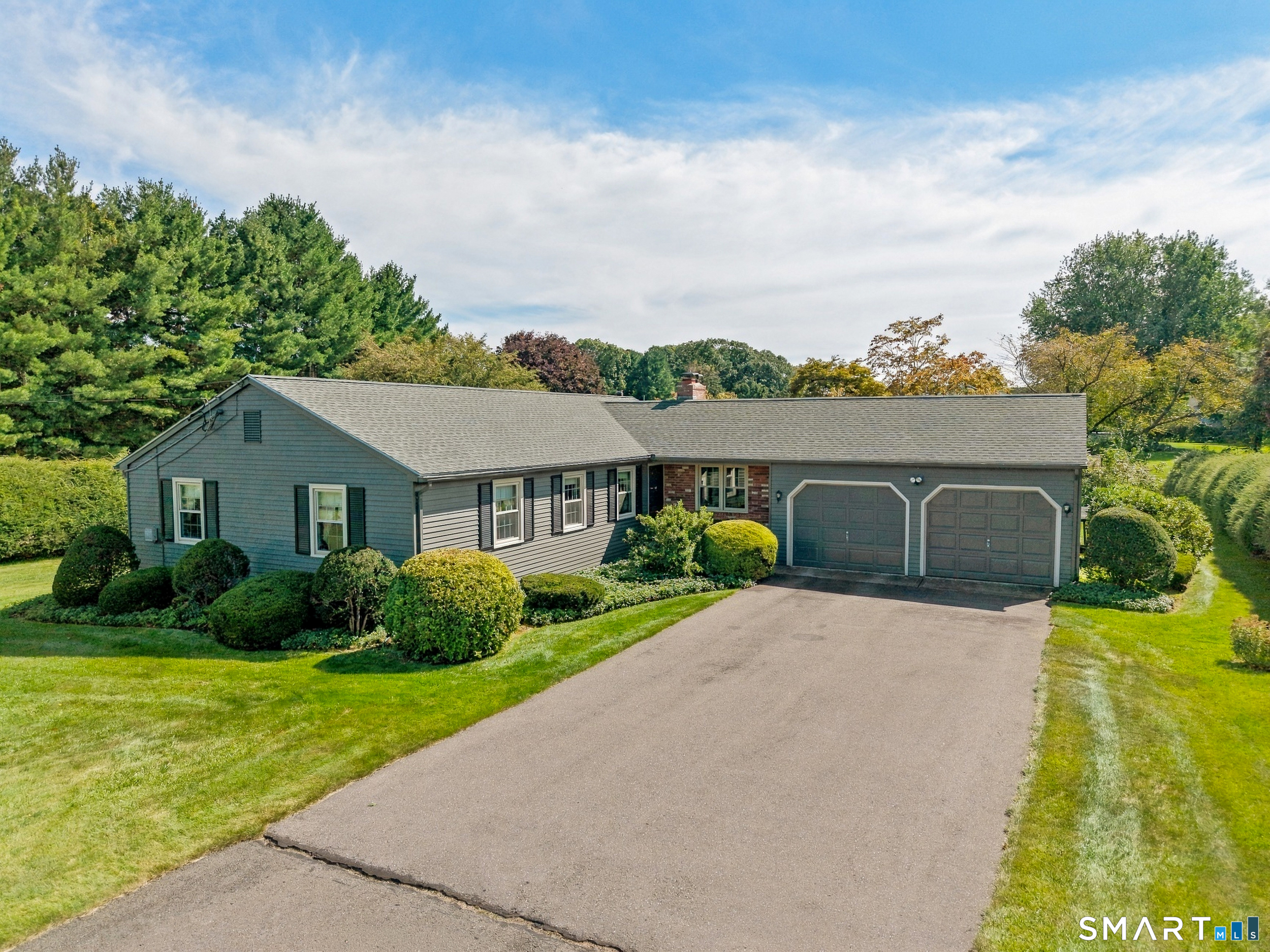 Photo 1 of Single family home for sale at 586 Laning St, Southington, CT 06489 | MLS# 24207080 | Listing updated on 2026-10-06