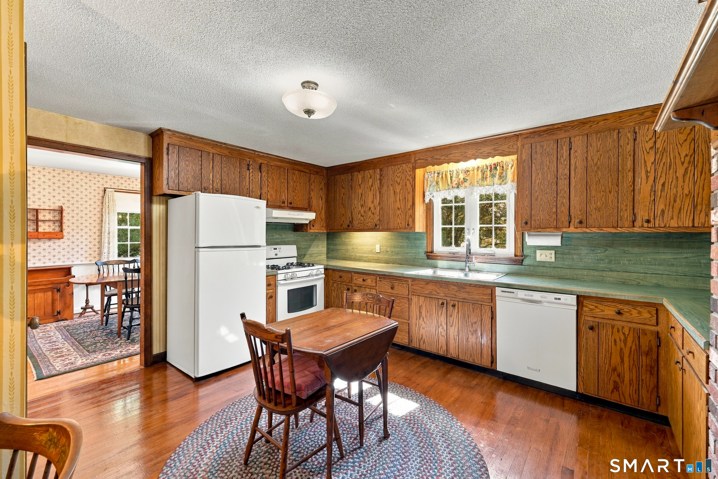 586 Laning Street photo 9
