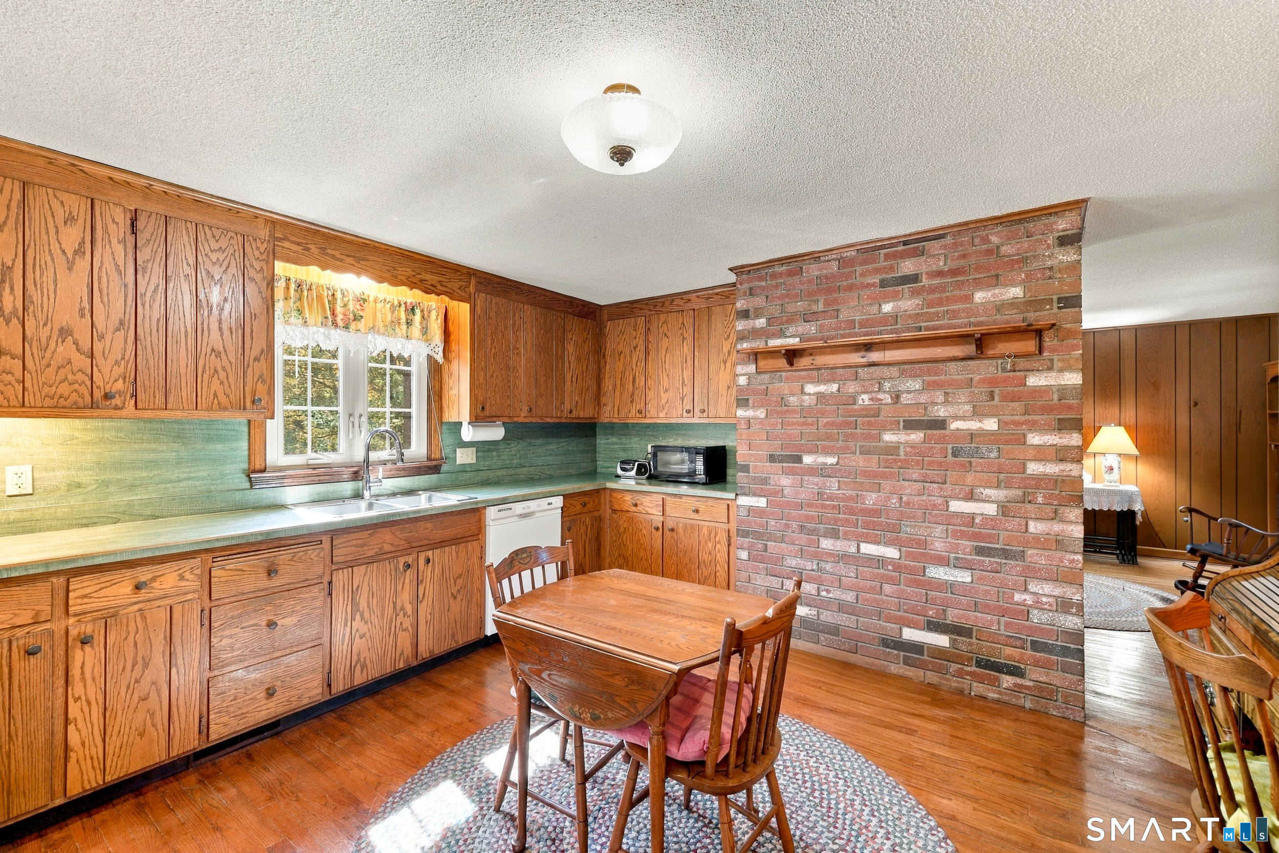 586 Laning Street photo 12
