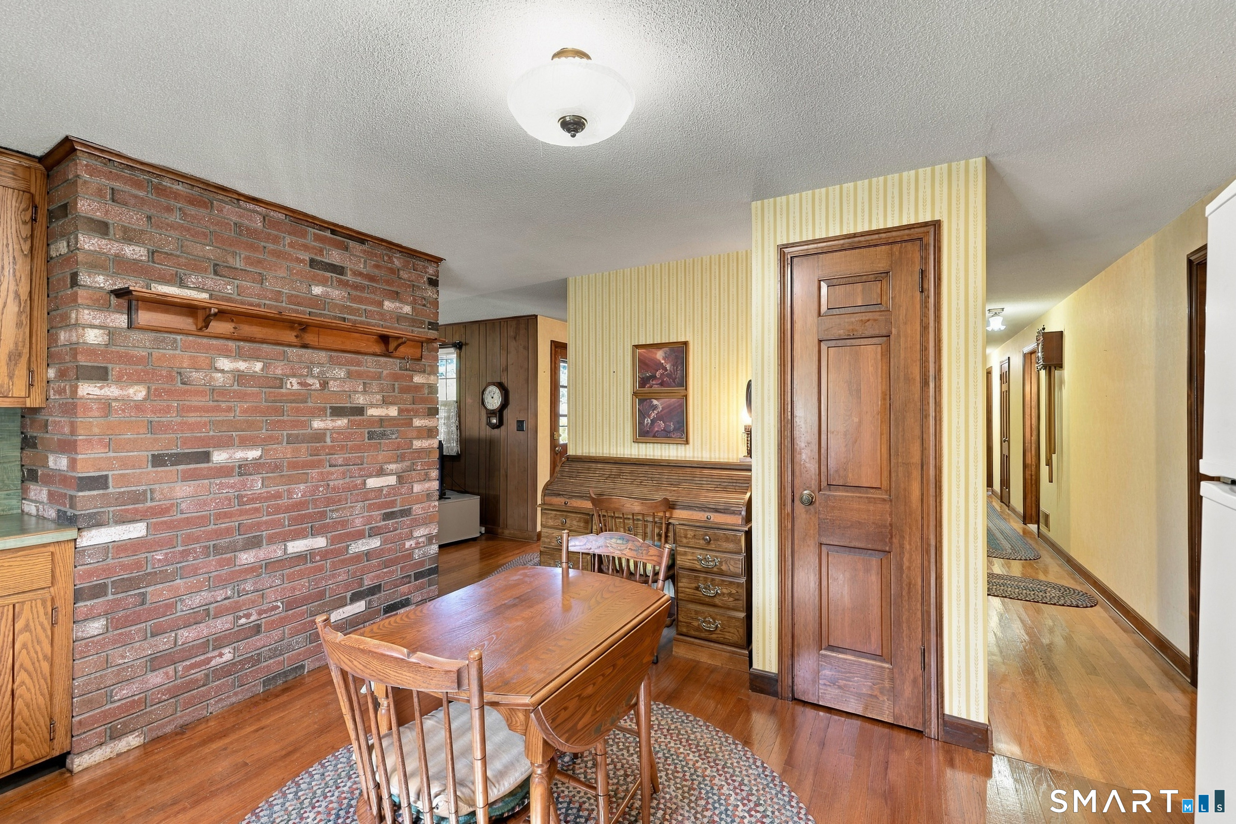 586 Laning Street photo 11
