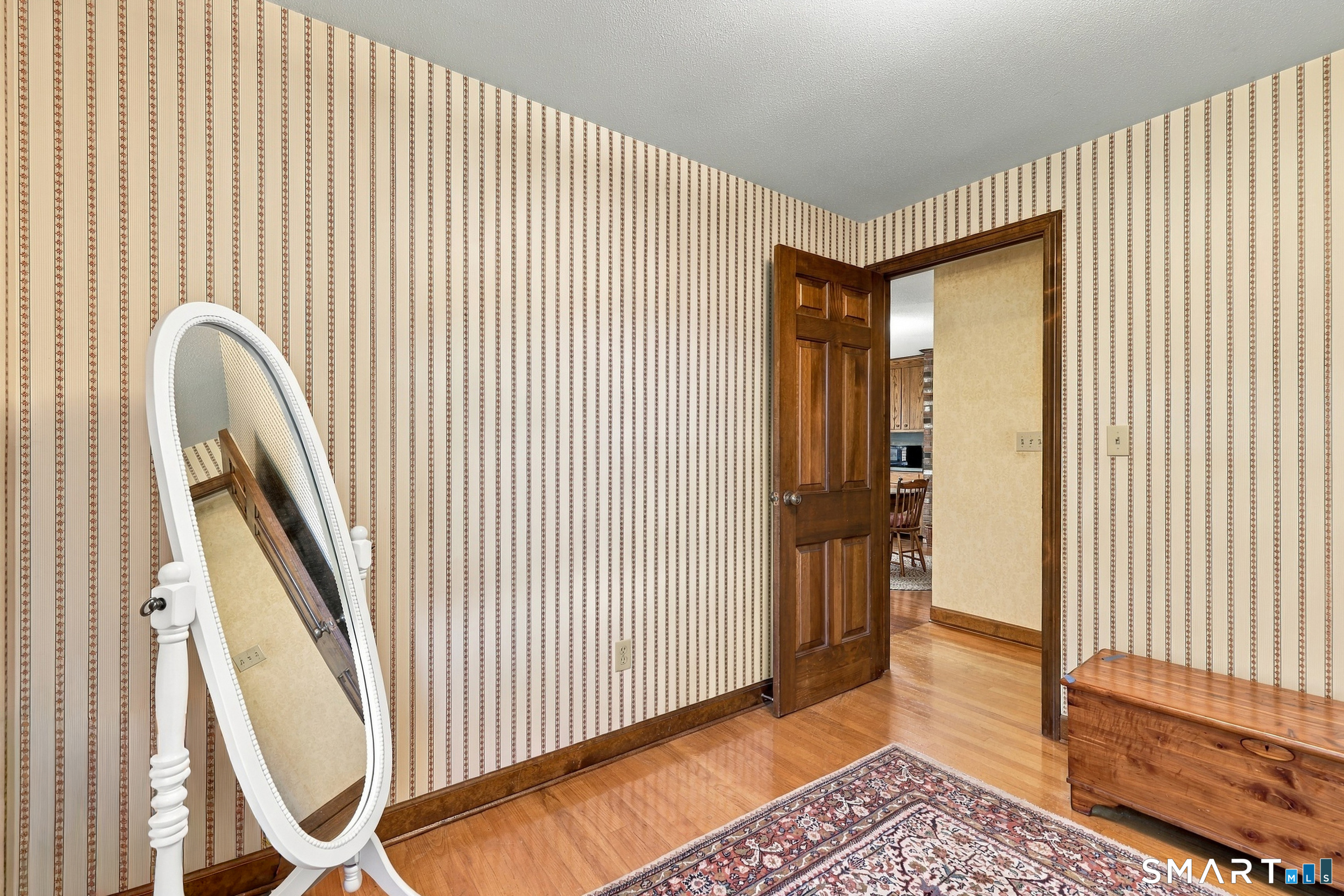 586 Laning Street photo 16