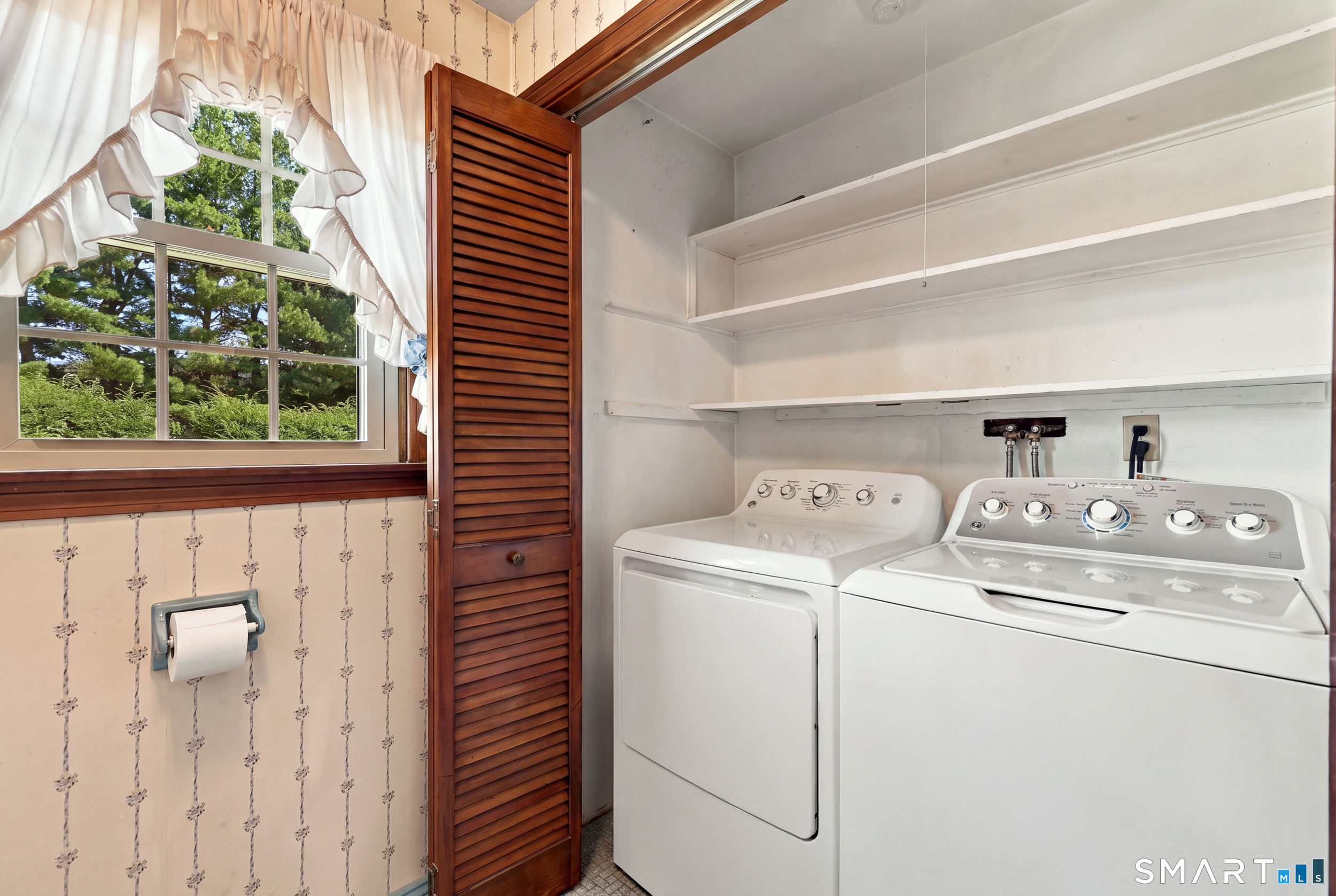 586 Laning Street photo 27