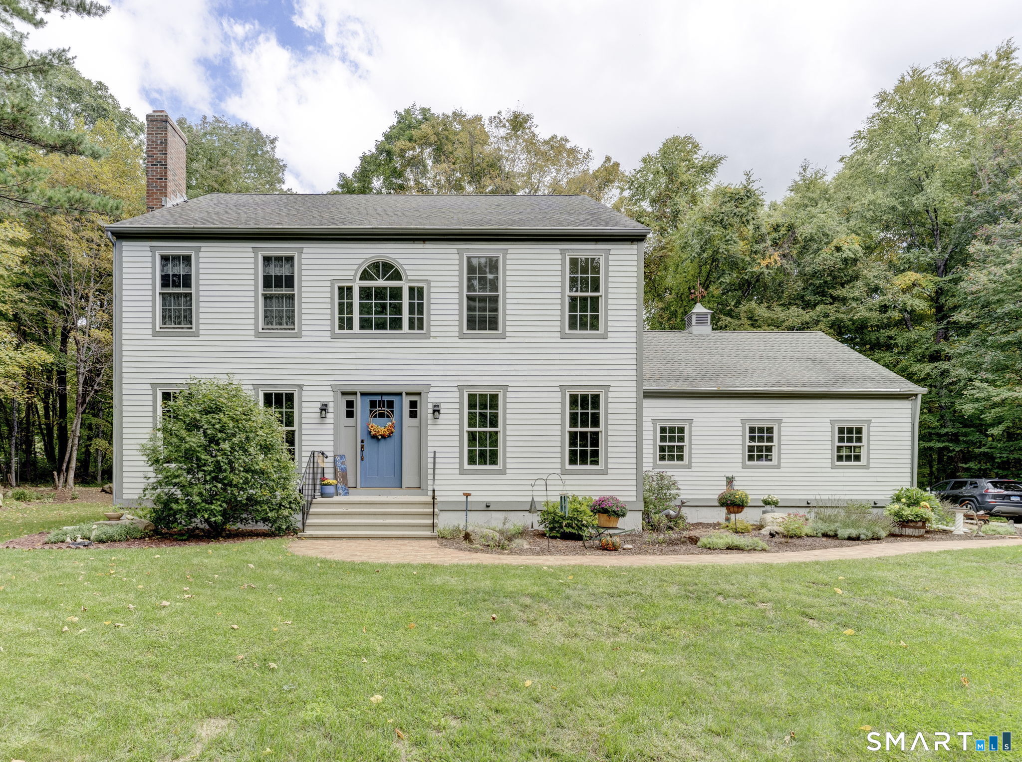8 Fenton Bluffs Drive