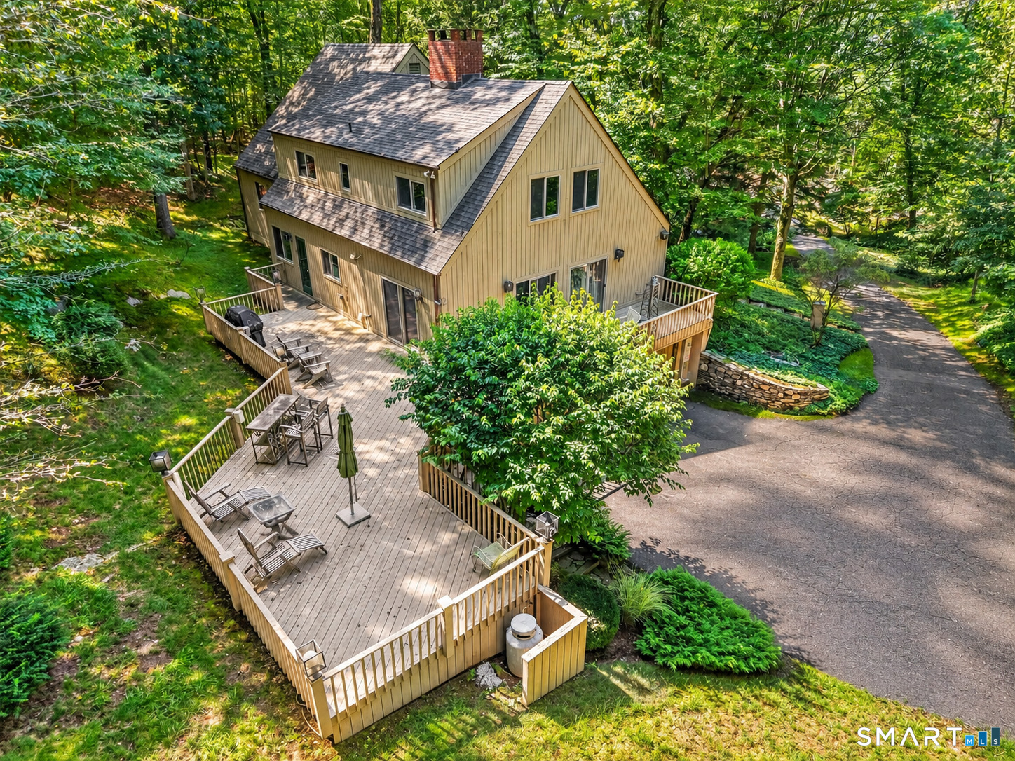 Foto 1 de Casa en venta en 131 Peaceable Street, Redding, CT — $985,000