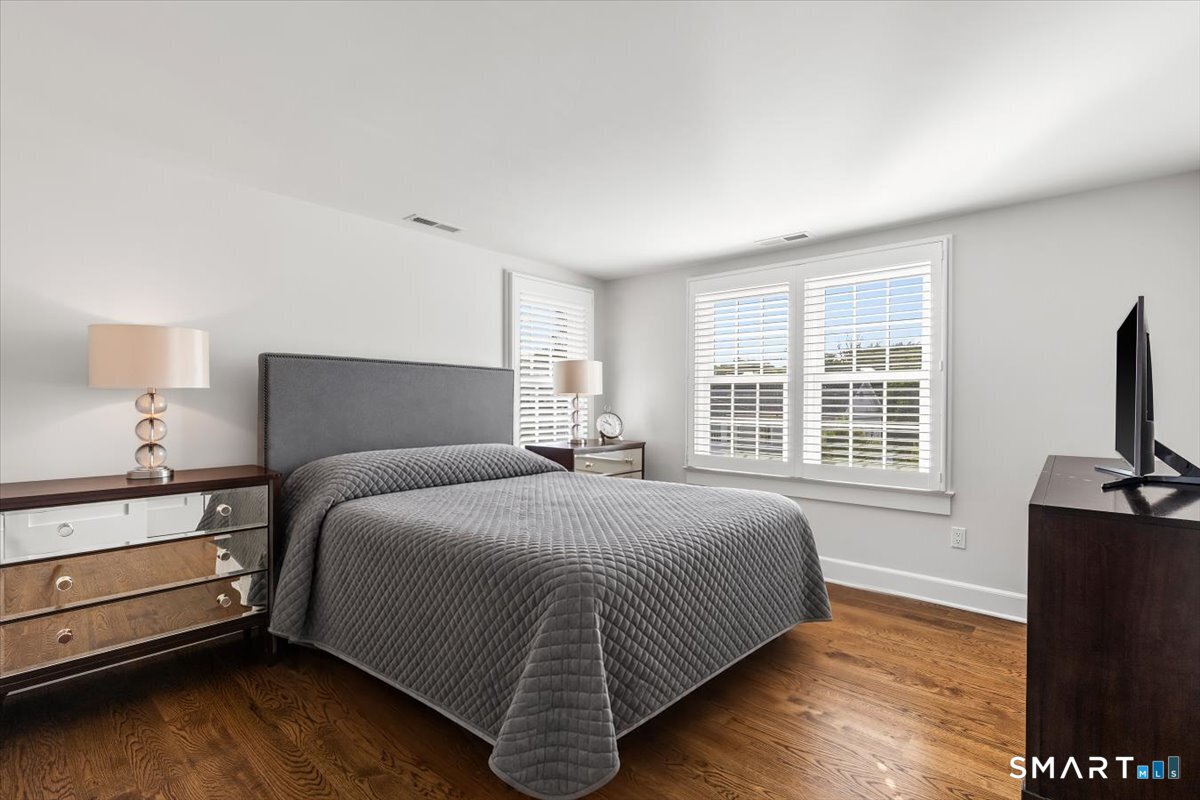284 Park Street photo 24