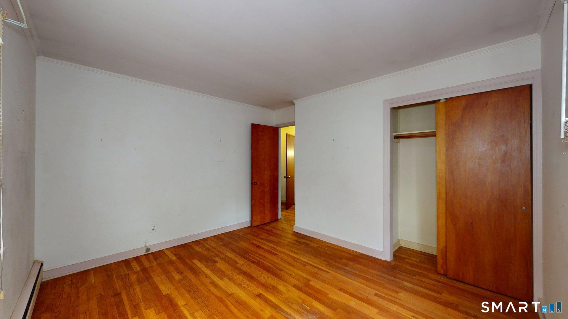 35 Sunset Street photo 23