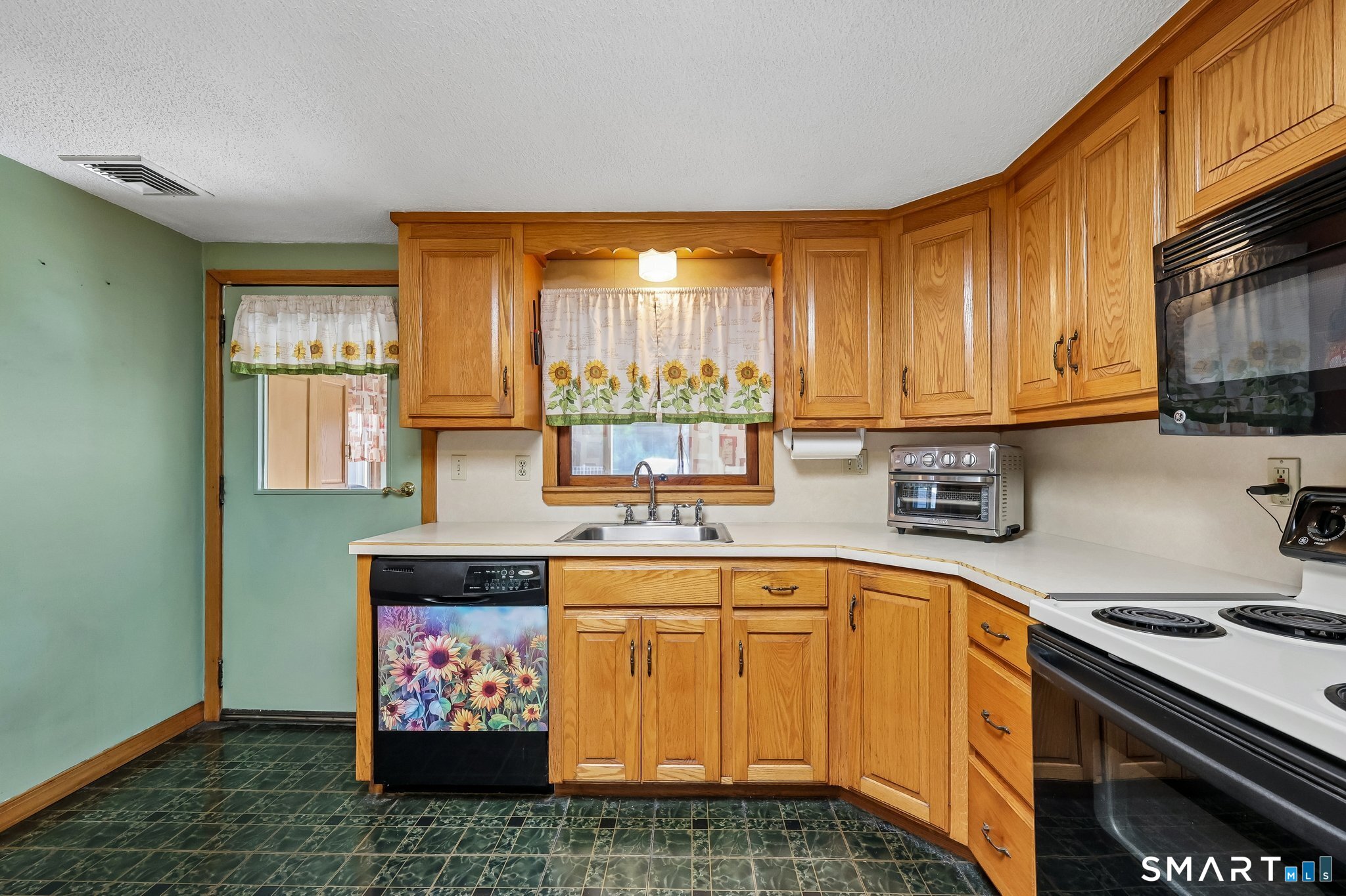 222 Tomlinson Avenue photo 13