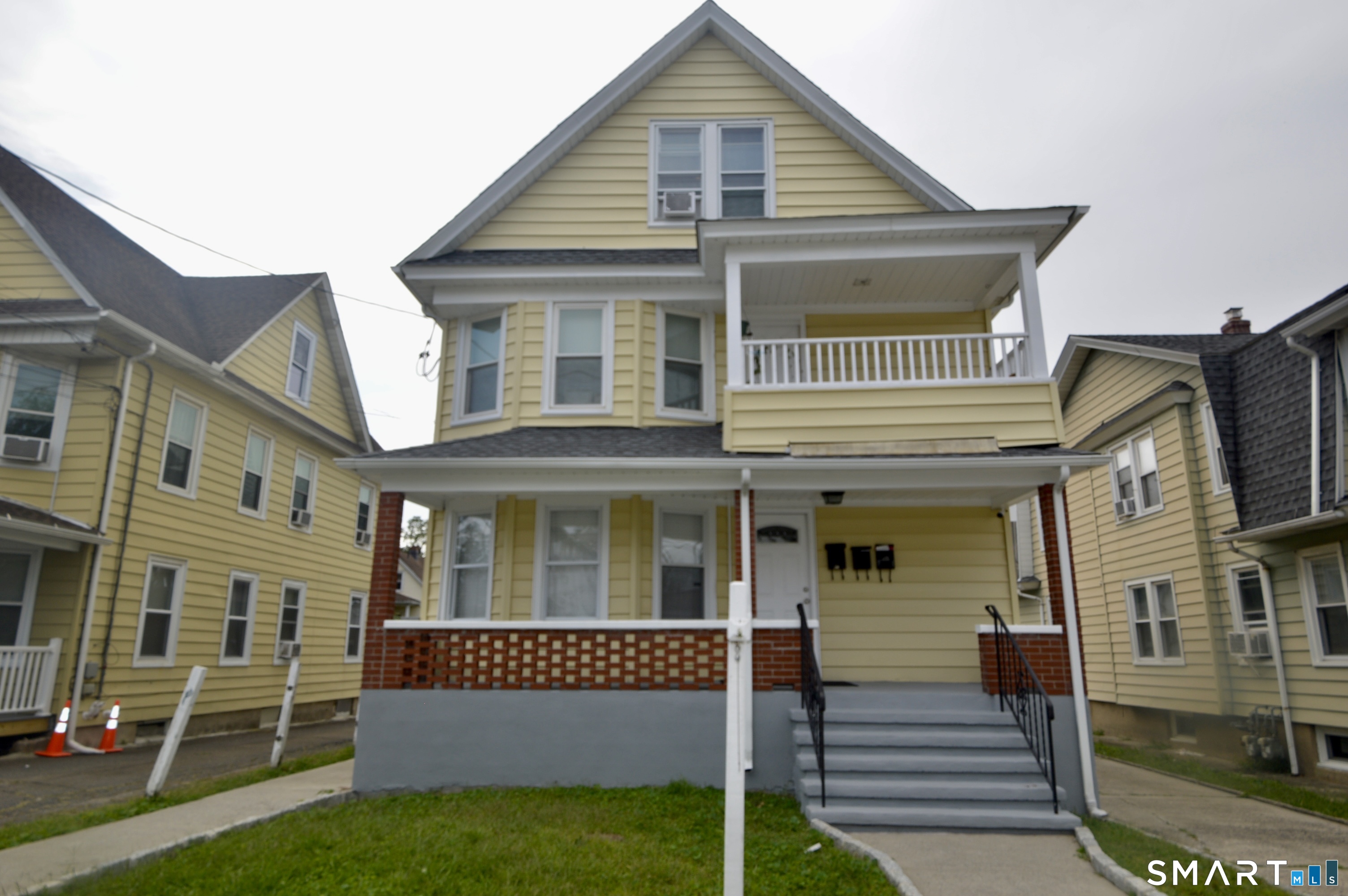 807 Brewster Street