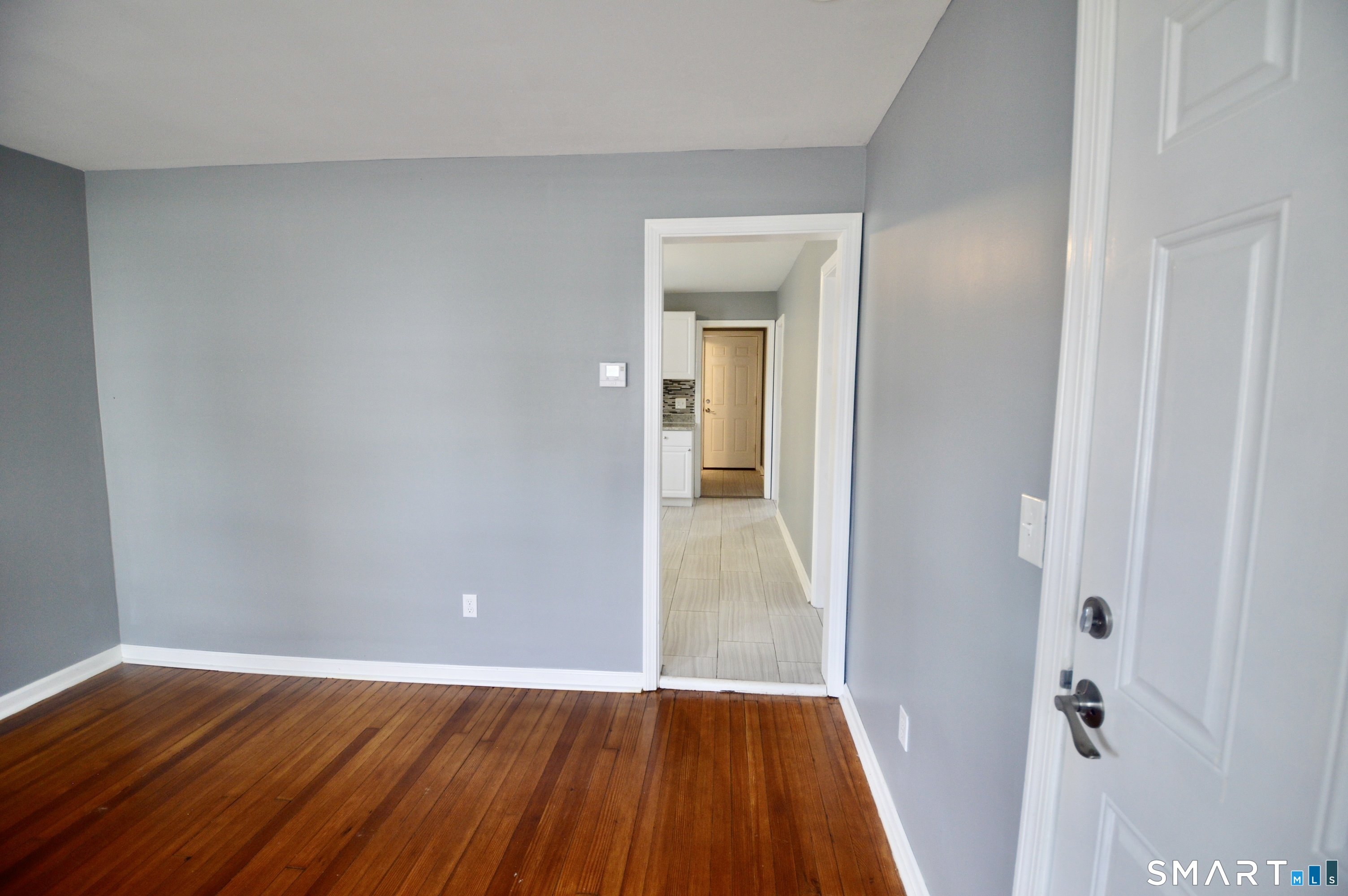 807 Brewster Street photo 5