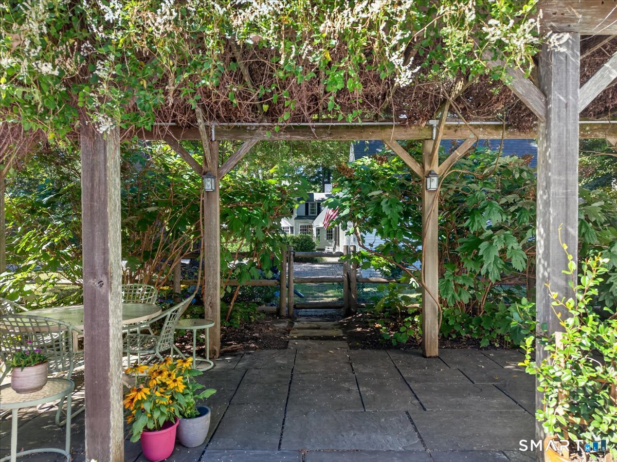 9 Ingham Hill Road photo 32