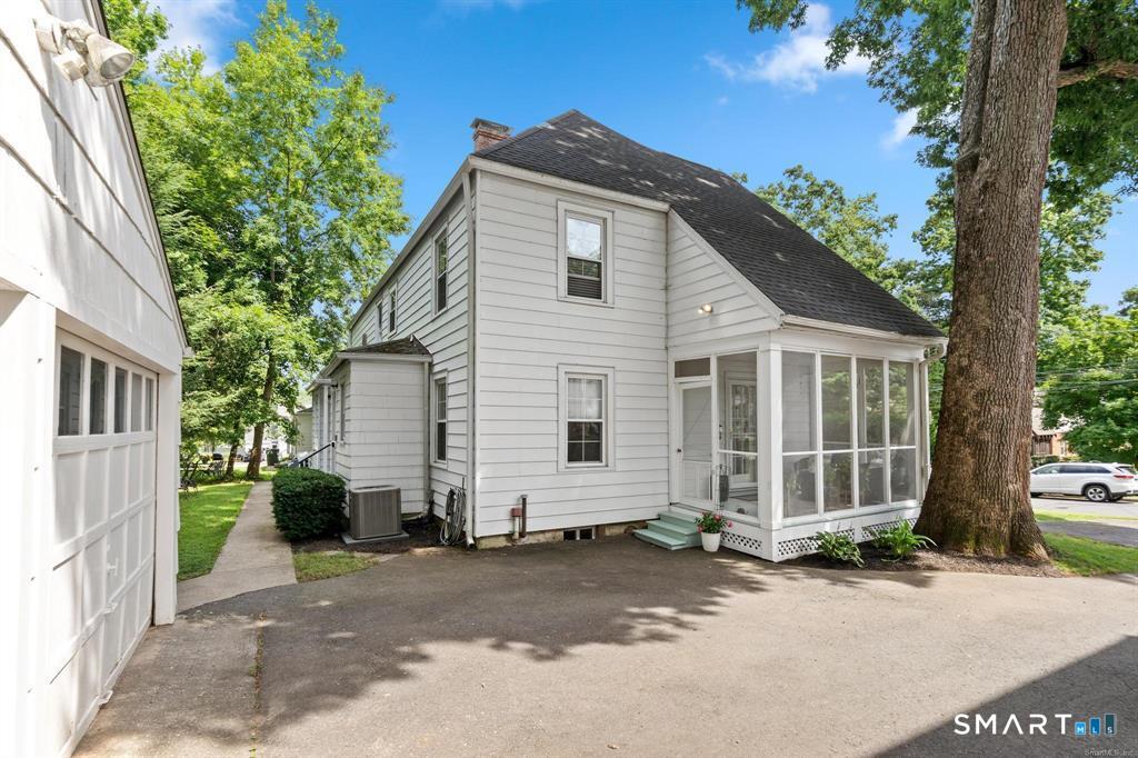 136 Whitman Avenue photo 24
