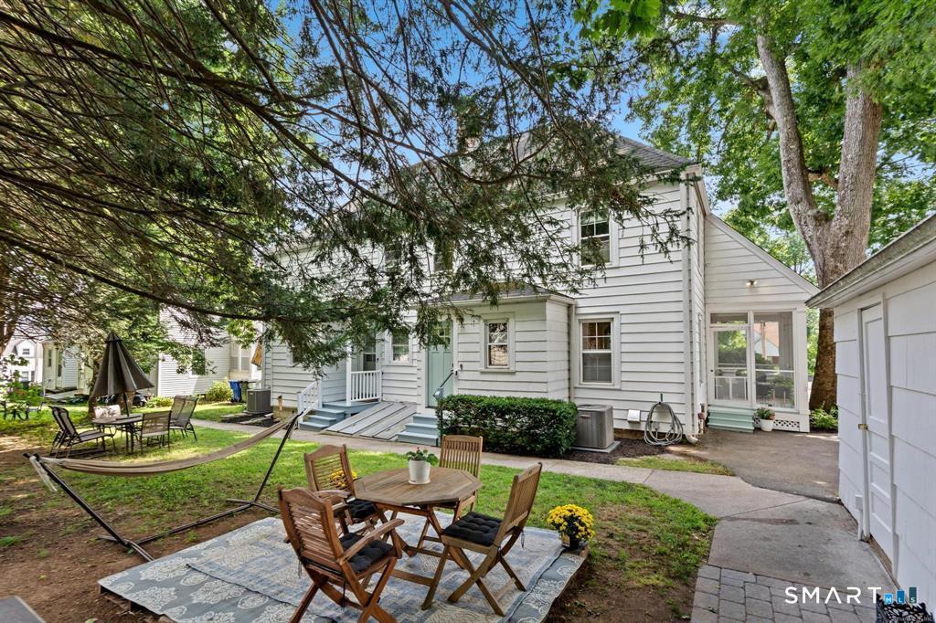 136 Whitman Avenue photo 22