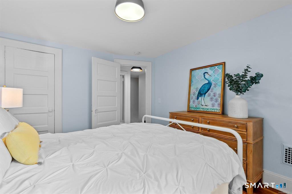 136 Whitman Avenue photo 17