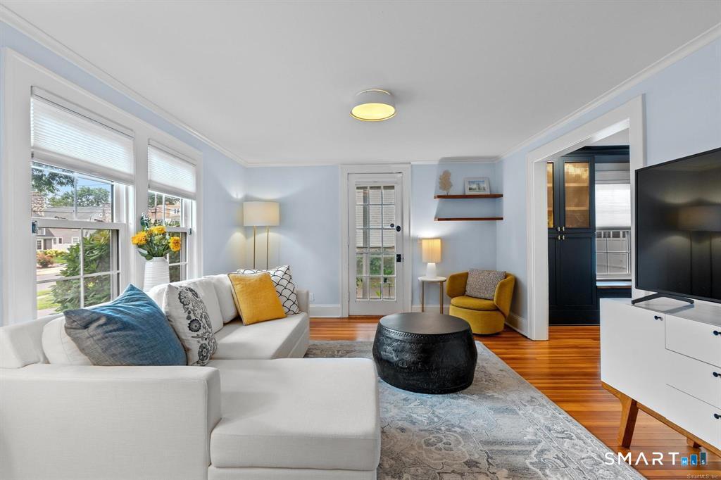 136 Whitman Avenue photo 4