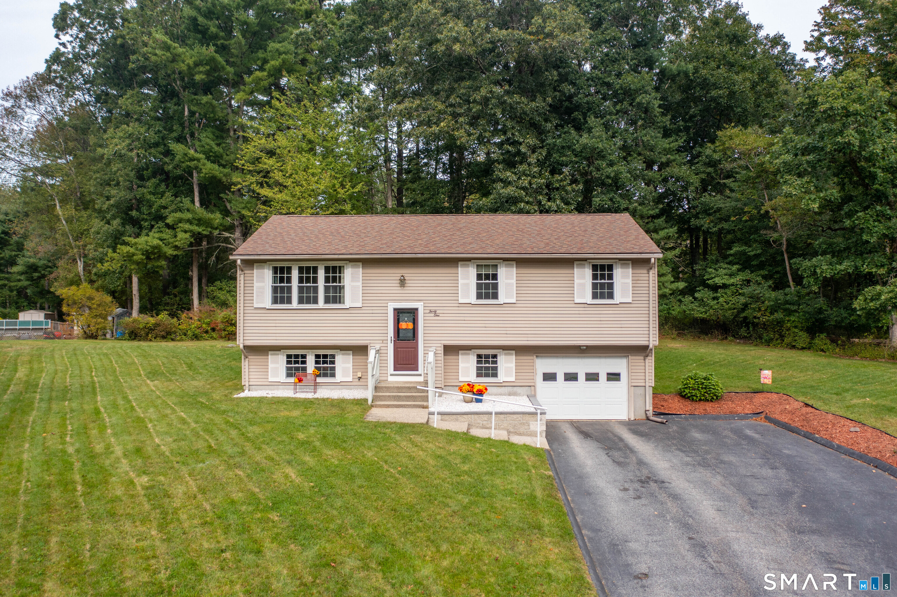 Photo 1 of Single family home for sale at 31 Saint Peters Ct, Putnam, CT 06260 | MLS# 24210106 | Listing updated on 2026-10-06